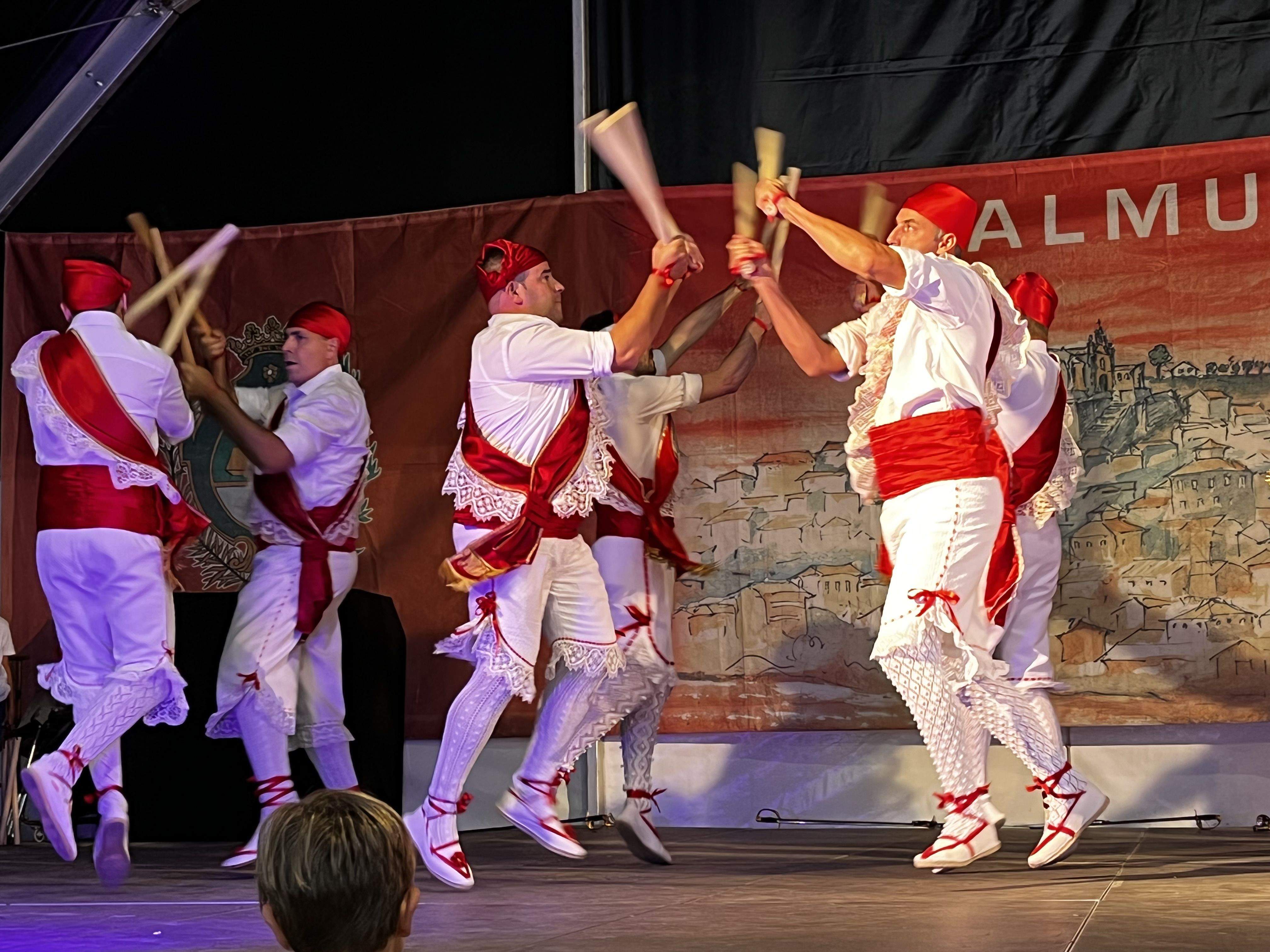 Danzantes de Almudévar. Foto Myriam Martínez