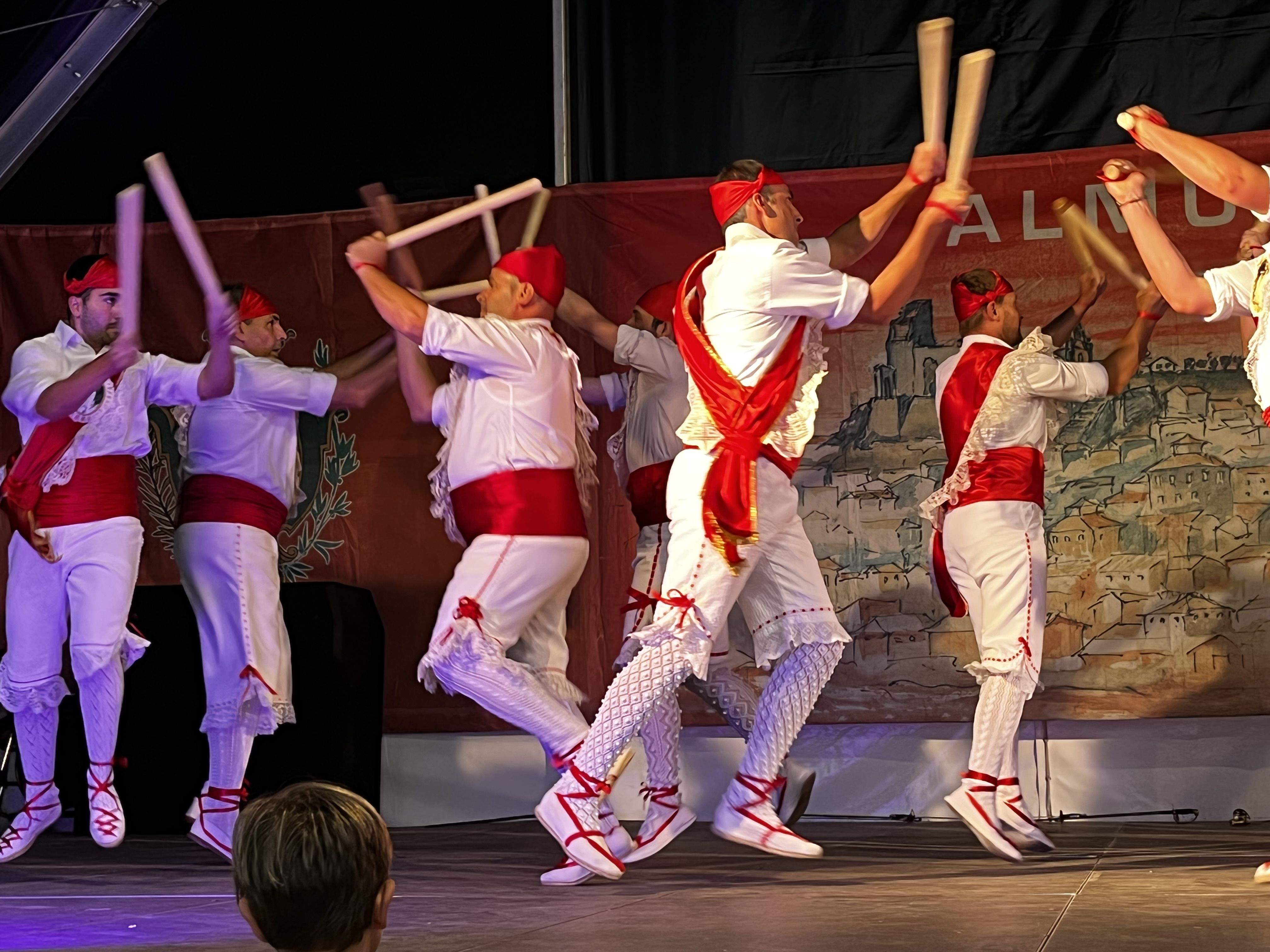 Danzantes de Almudévar. Foto Myriam Martínez 