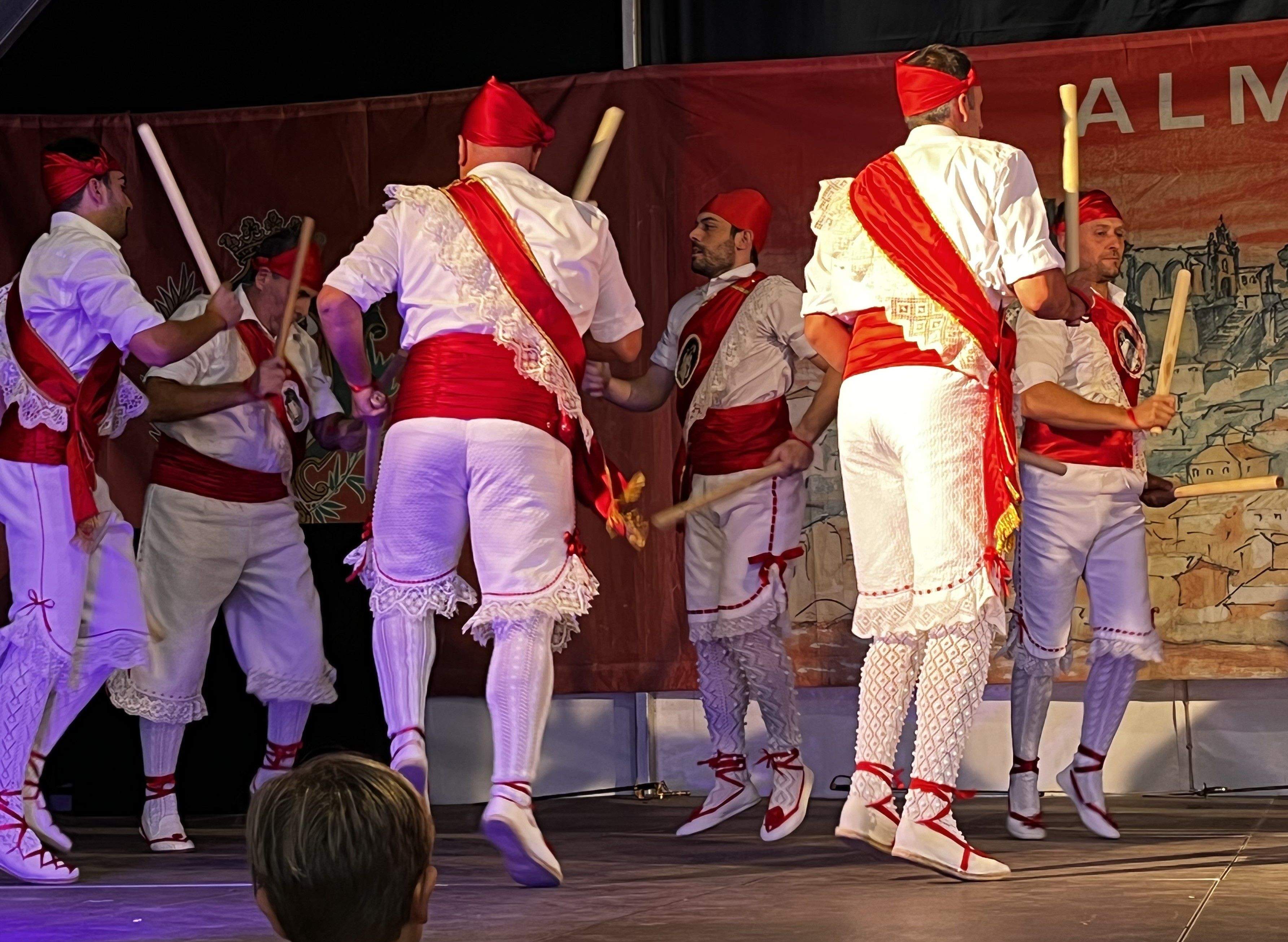 Danzantes de Almudévar. Foto Myriam Martínez