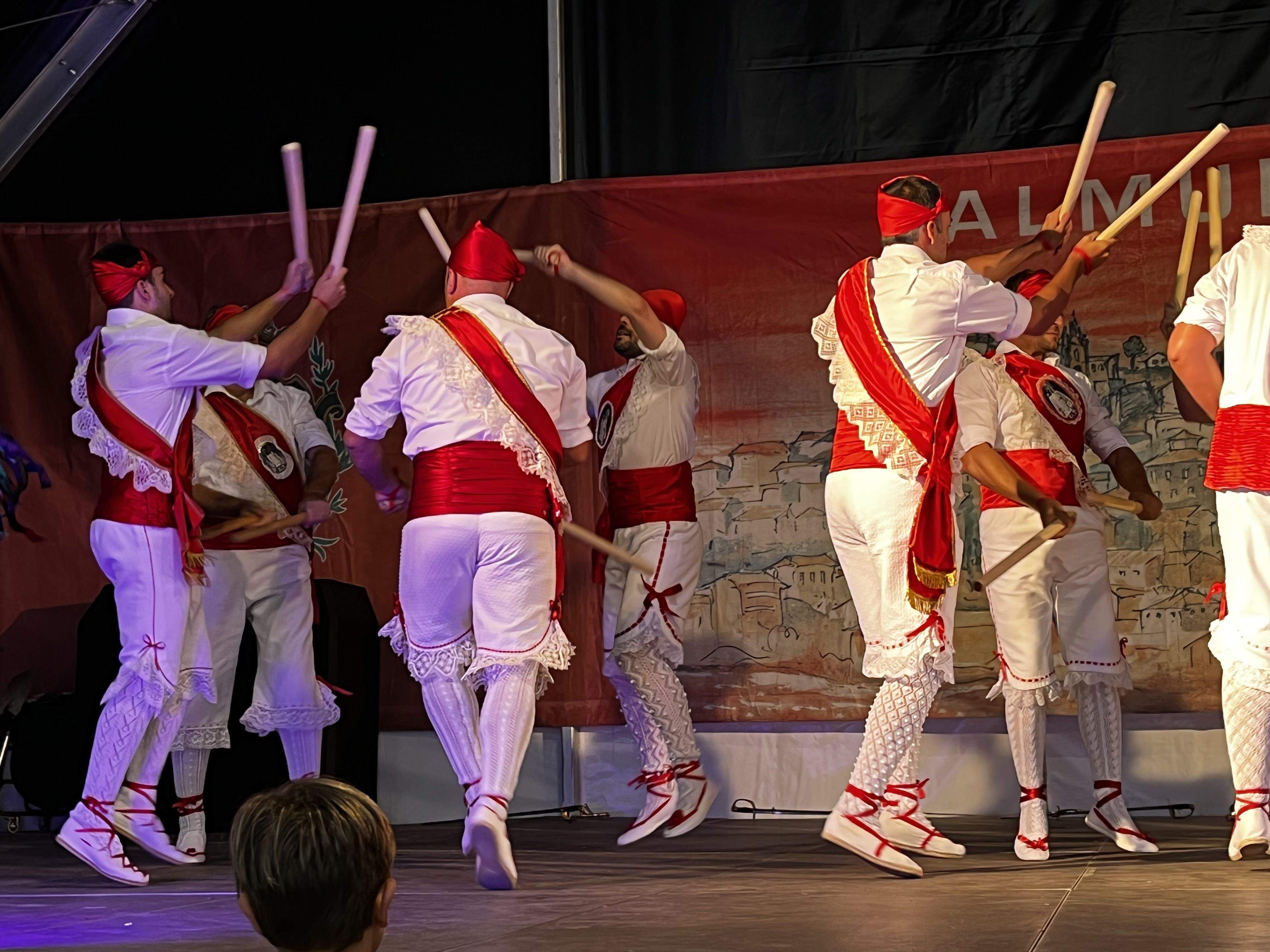 Danzantes de Almudévar. Foto Myriam Martínez