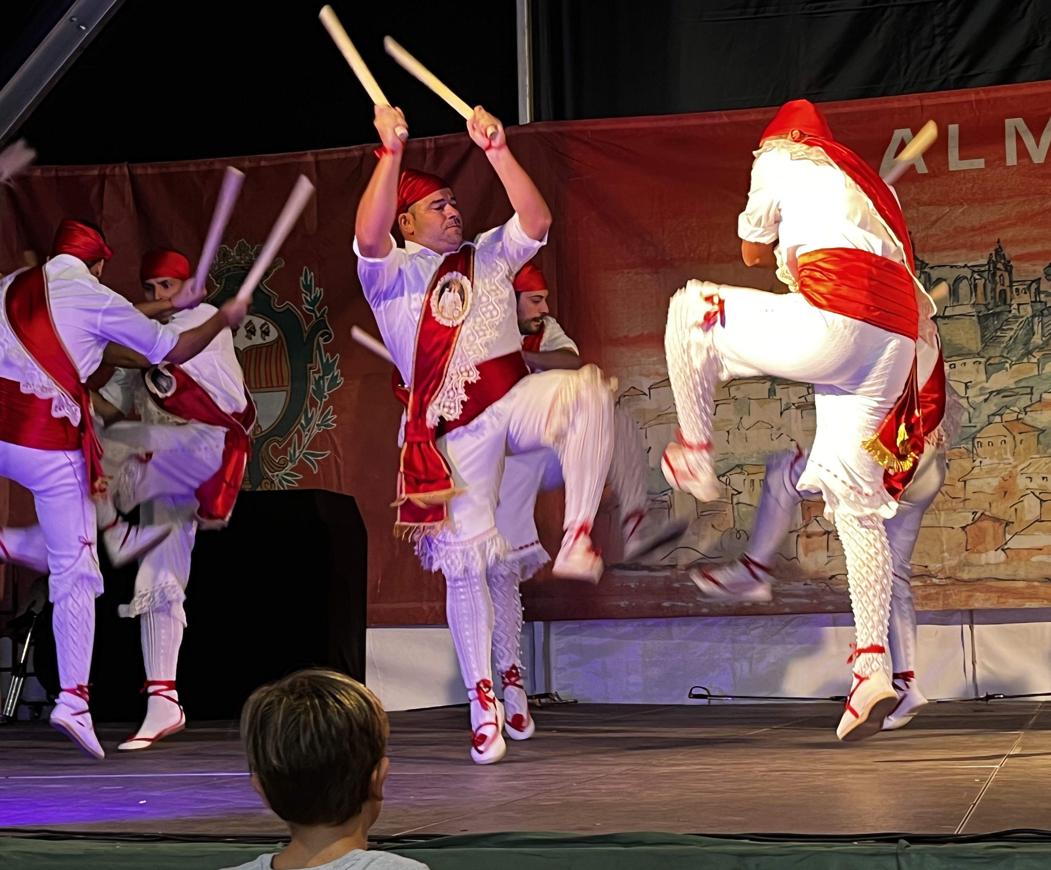 Danzantes de Almudévar. Foto Myriam Martínez 