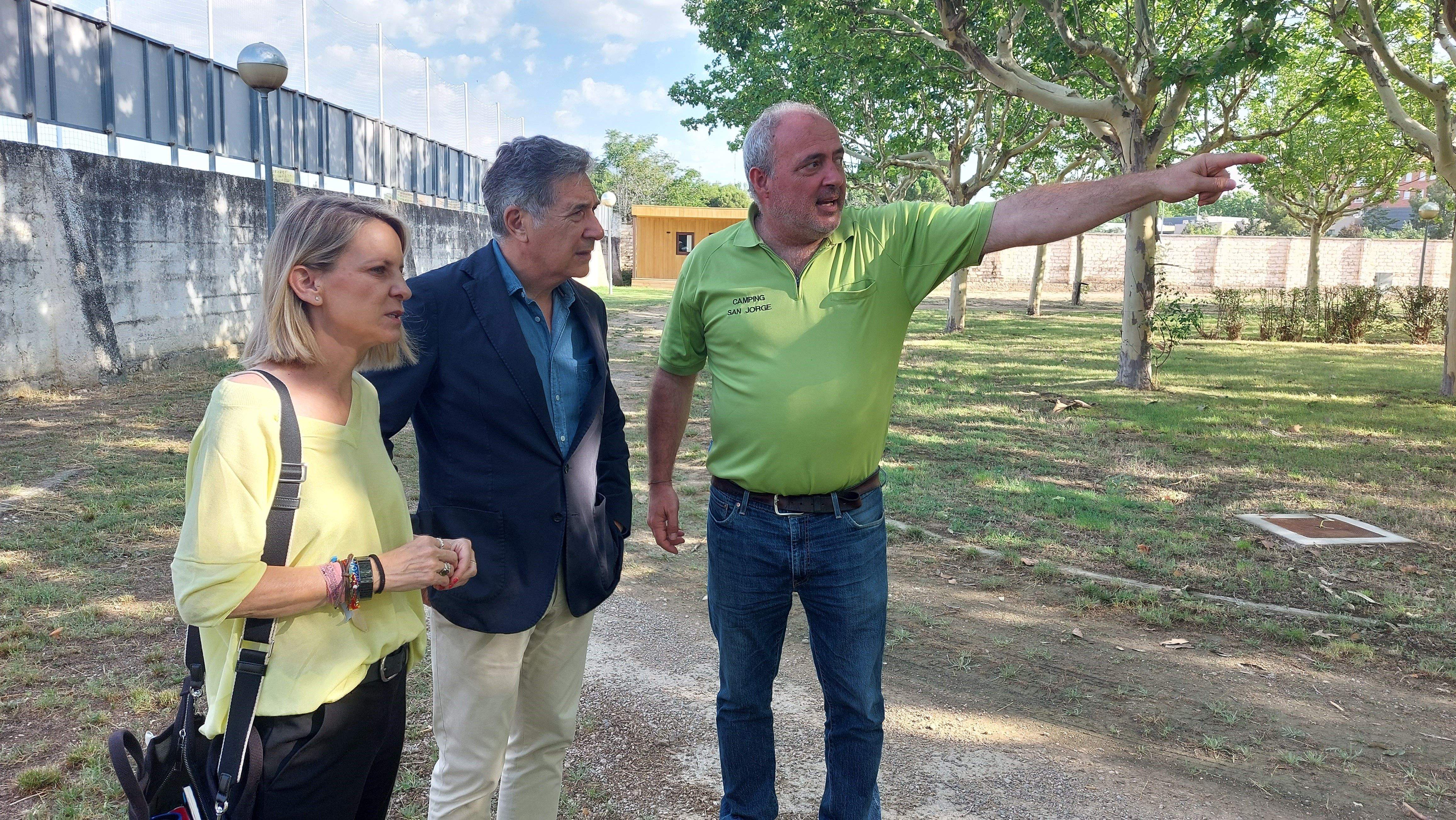 Ricardo Oliván y Nuria Mur en el camping