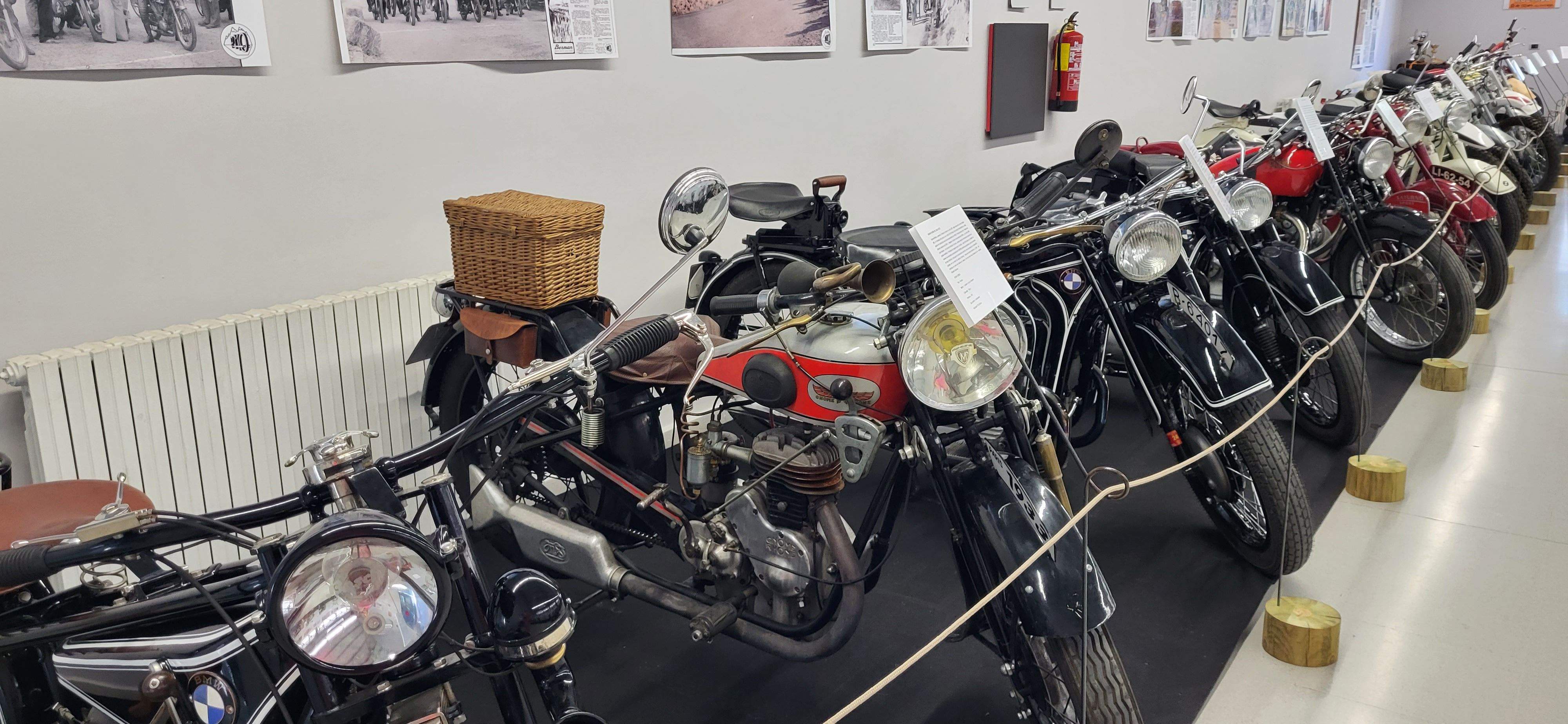 Exposición conmemorativa del 50 aniversario de la Peña Motociclista Oscense. Foto Myriam Martínez