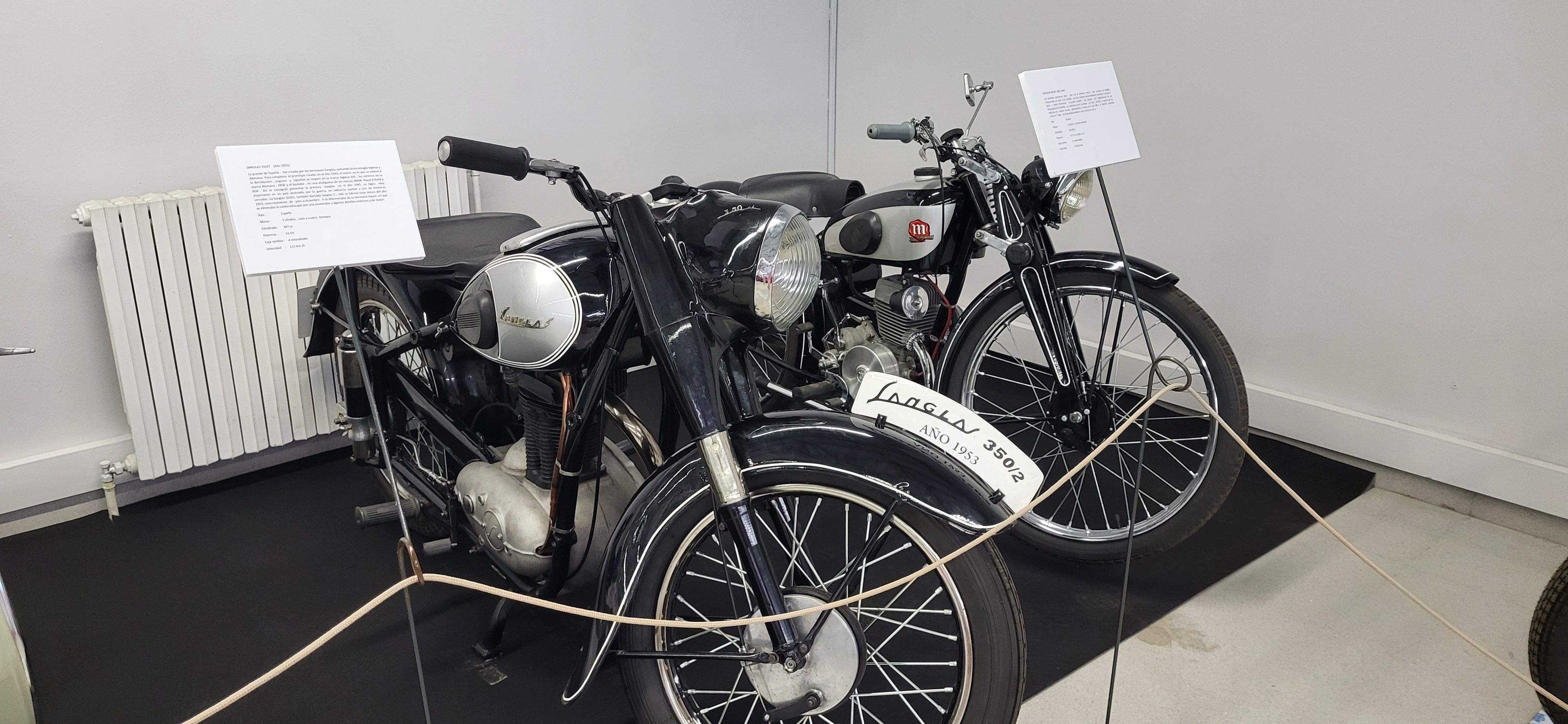 Exposición conmemorativa del 50 aniversario de la Peña Motociclista Oscense. Foto Myriam Martínez