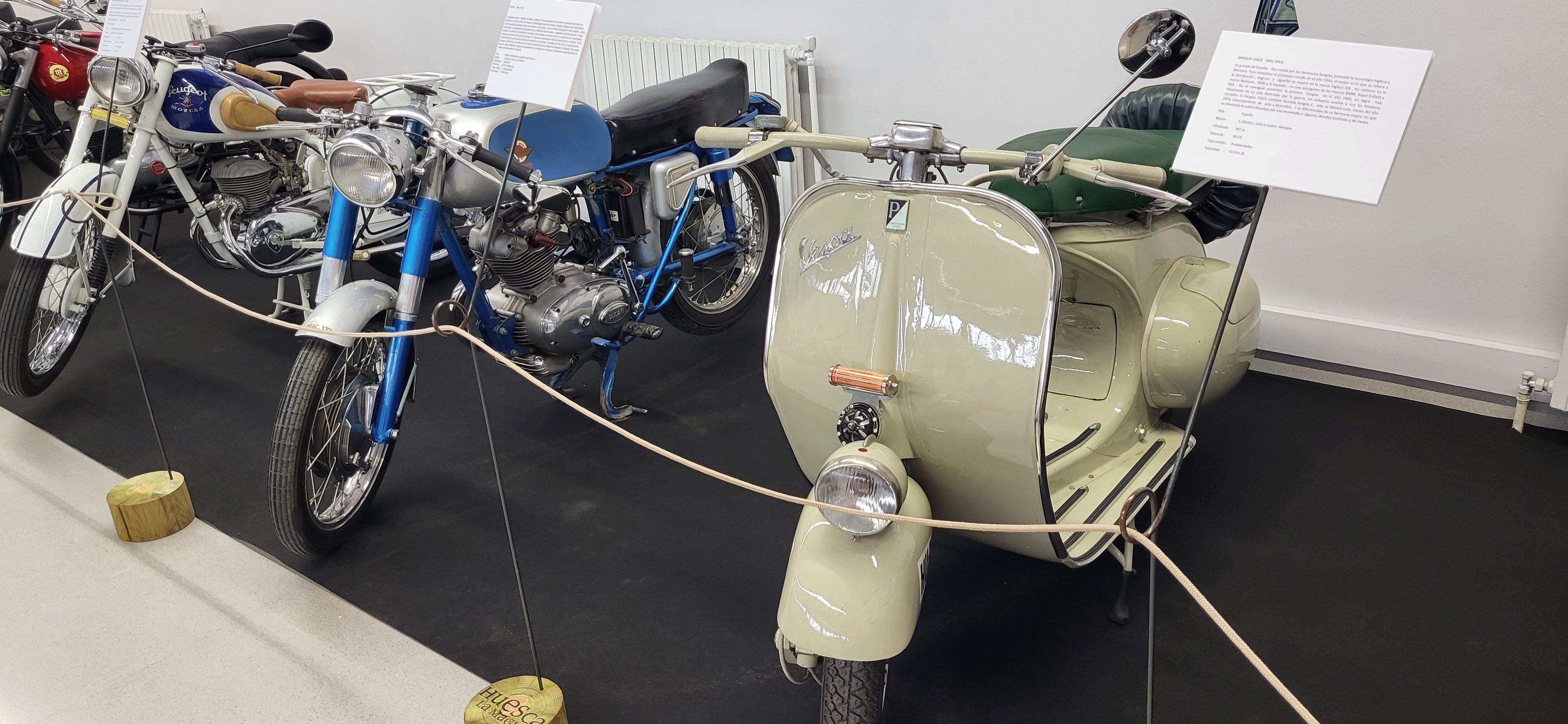 Exposición conmemorativa del 50 aniversario de la Peña Motociclista Oscense. Foto Myriam Martínez