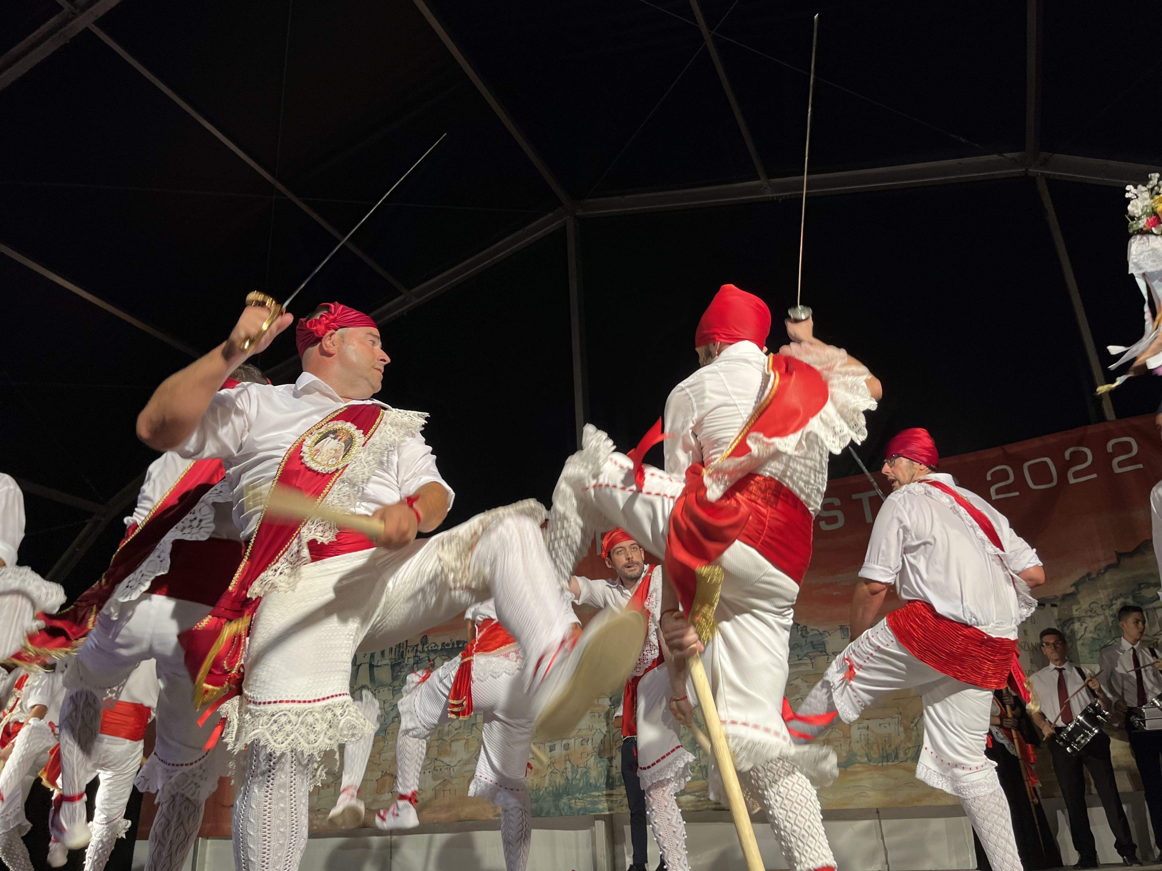 Danzantes de Almudévar. Foto Myriam Martínez