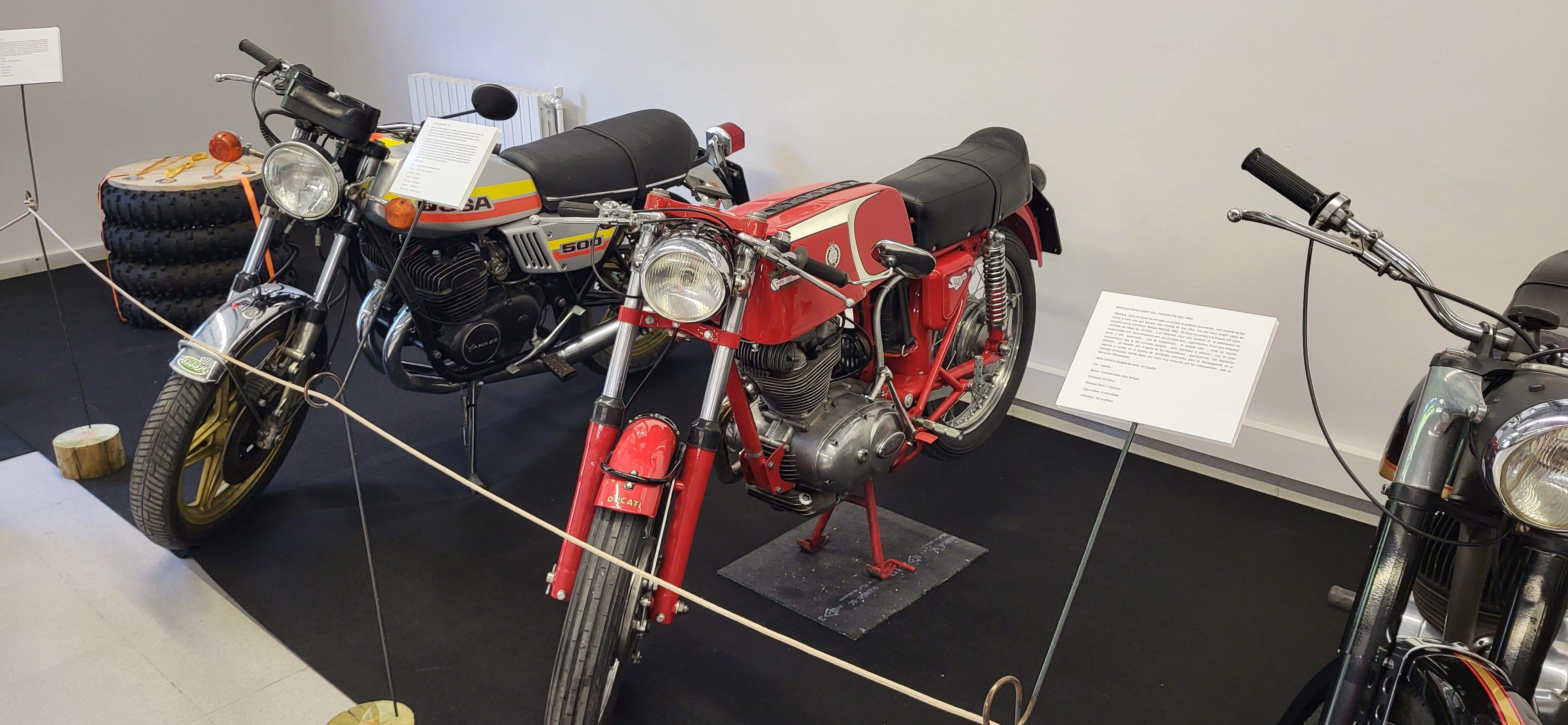 Exposición conmemorativa del 50 aniversario de la Peña Motociclista Oscense. Foto Myriam Martínez