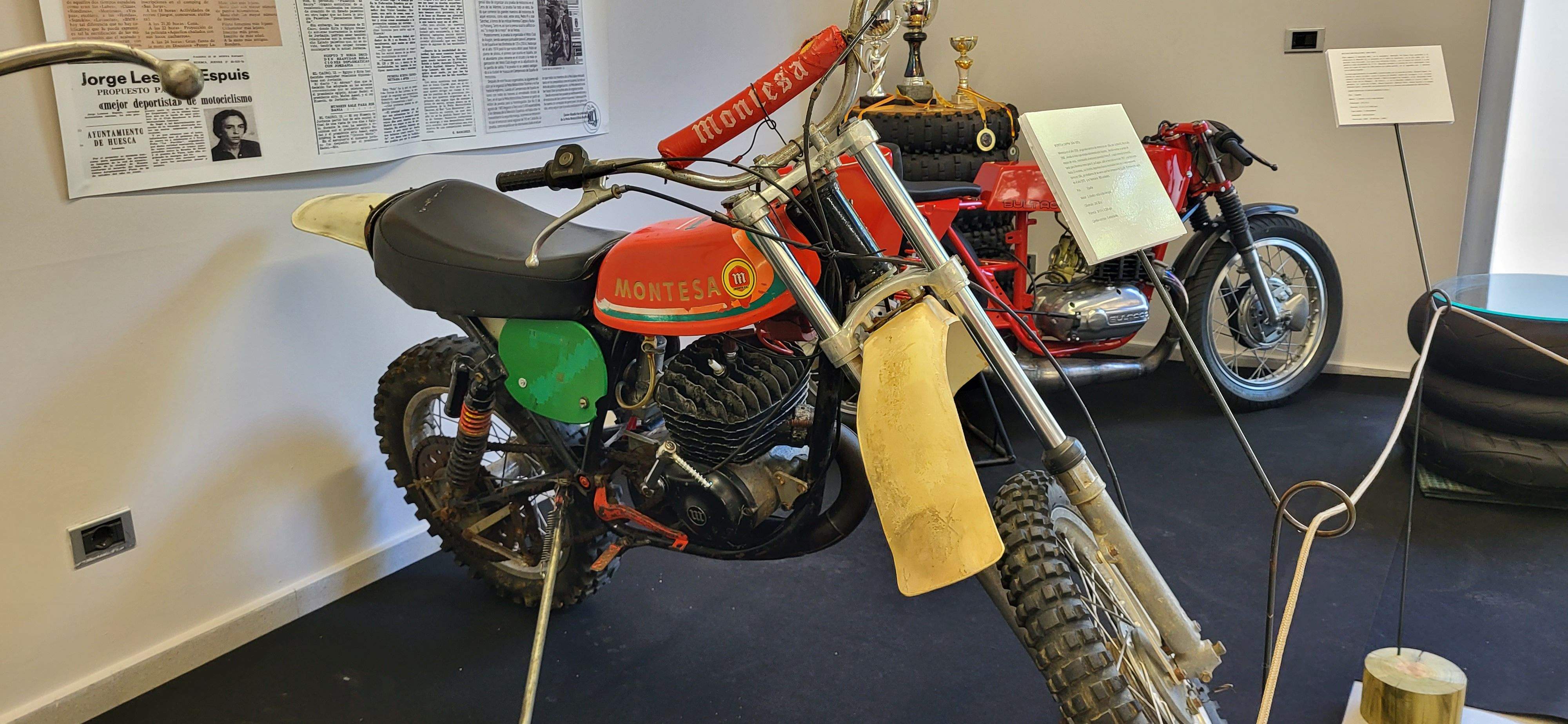 Exposición conmemorativa del 50 aniversario de la Peña Motociclista Oscense. Foto Myriam Martínez