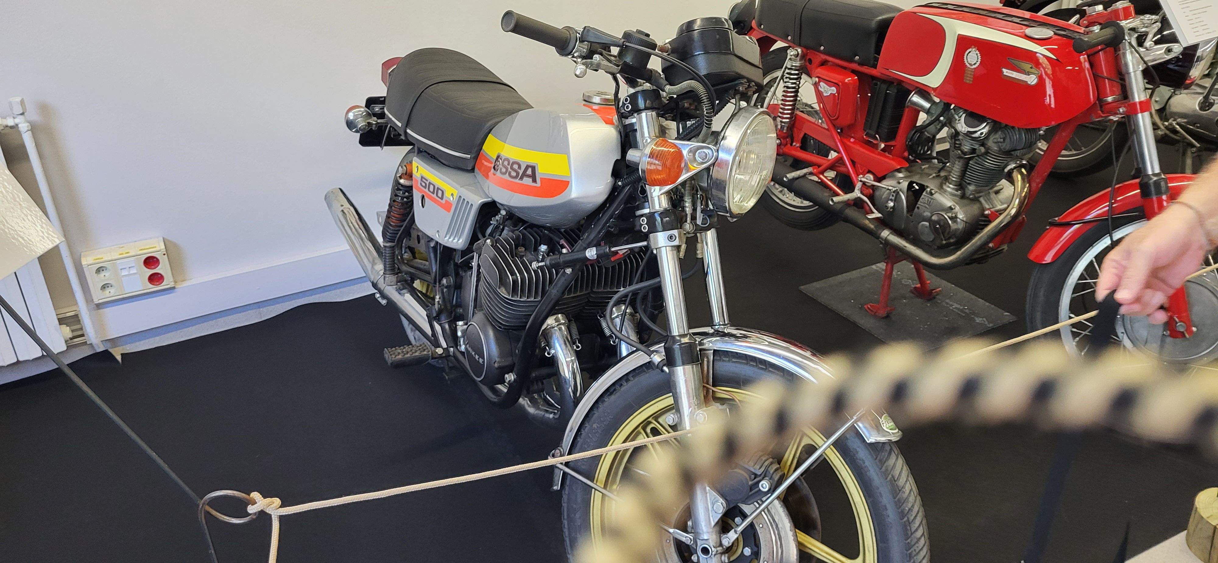 Exposición conmemorativa del 50 aniversario de la Peña Motociclista Oscense. Foto Myriam Martínez