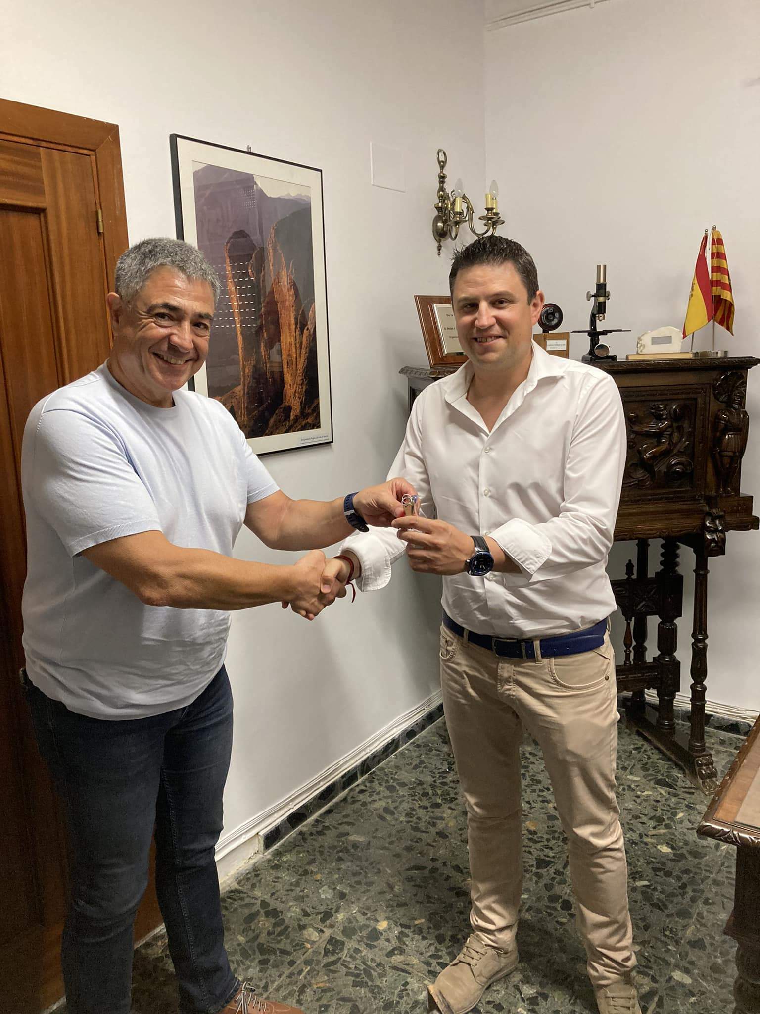 Formalizada la compra por parte del Ayuntamiento a Adif de cuatro viviendas de la avenida Estación de Ayerbe.