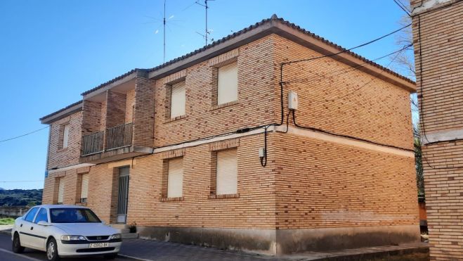 Bloque de cuatro viviendas adquirido por el Ayuntamiento de Ayerbe. Bloque de cuatro viviendas adquirido por el Ayuntamiento de Ayerbe.