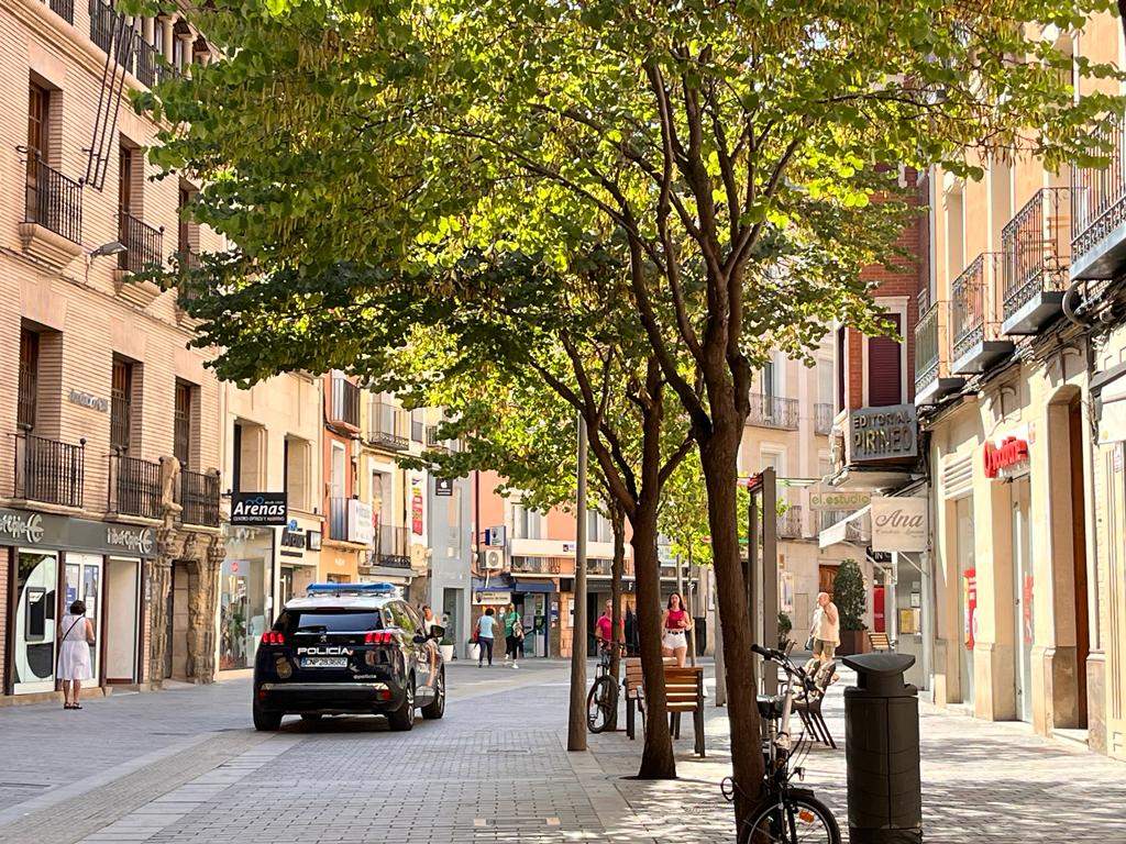 La Policía Nacional patrullando por Huesca. La Policía Nacional patrullando por Huesca.
