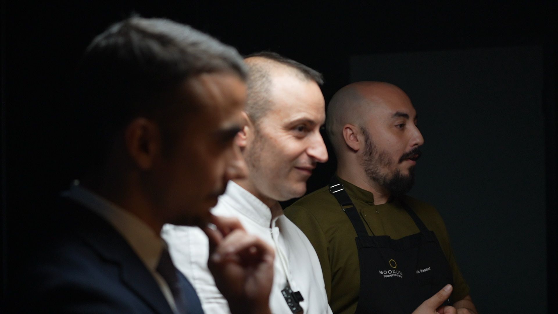 Félix, Cristian y Borja en la Mesa sensorial