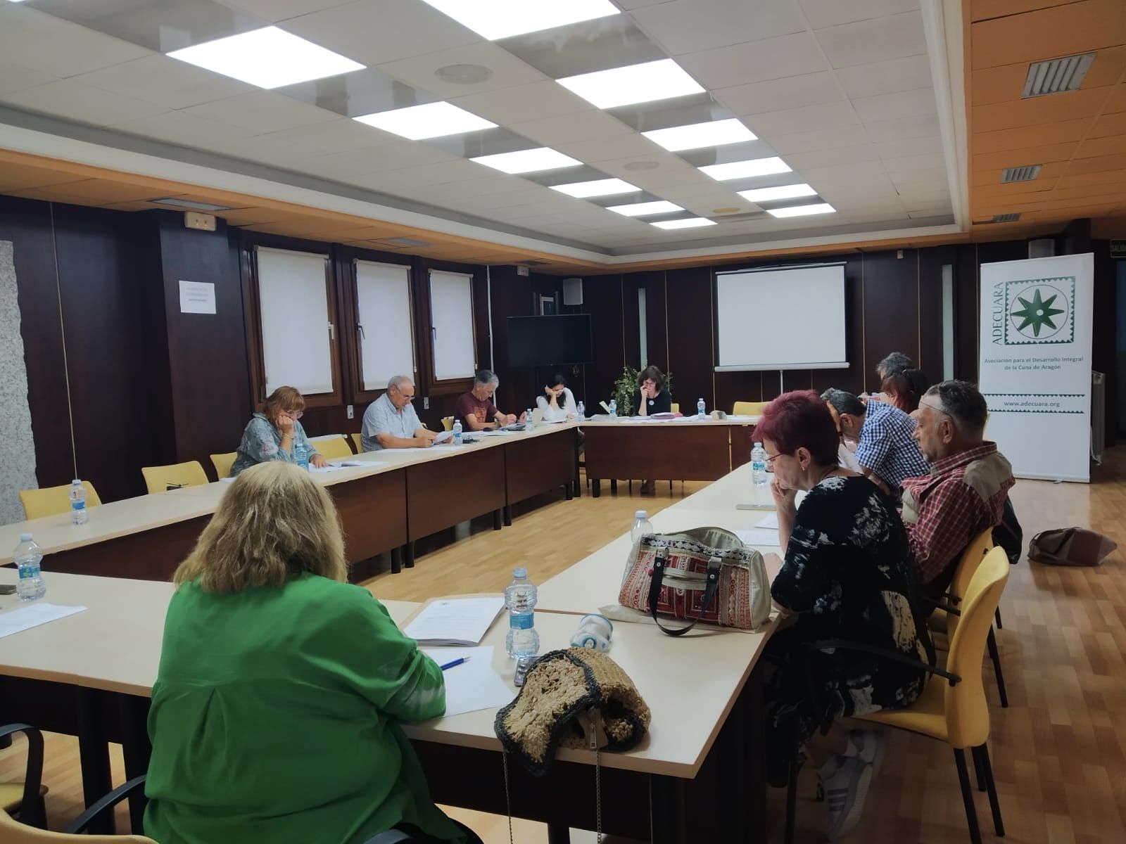 Imagen de la reunión mantenida por la Junta Directiva de Adecuara. 