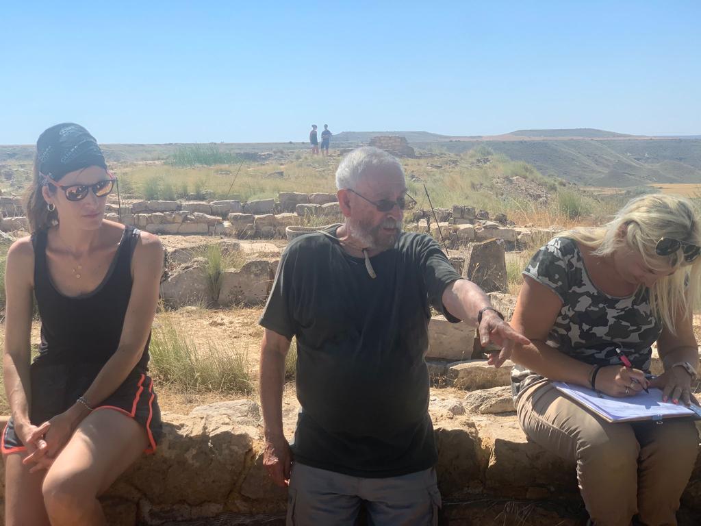 Félix Montón, con la codirectora de La Codera, Rosa, y con Sofía Seguí.