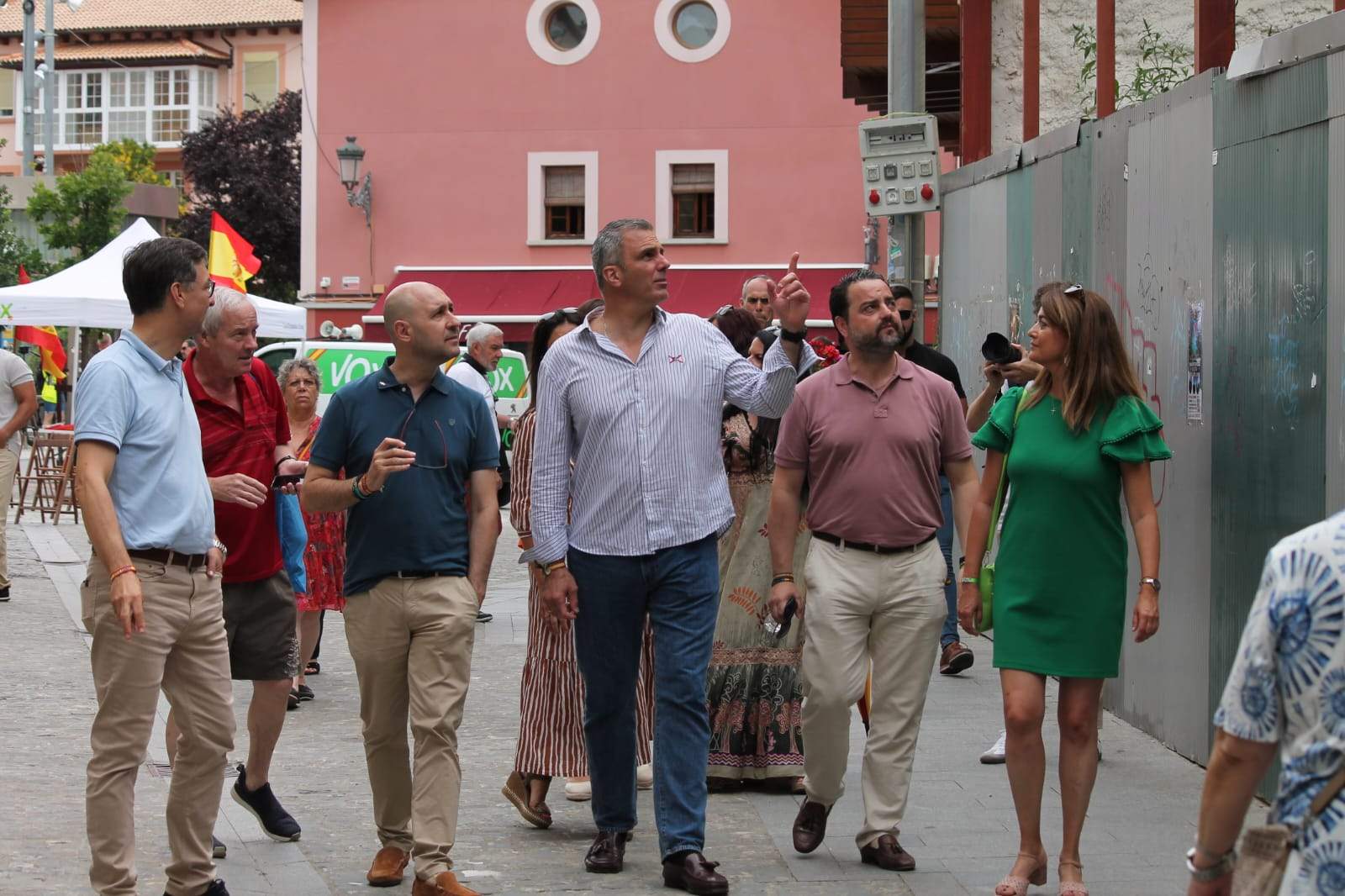 Javier Ortega Smith, entre Josema Vallejo, Fermín Civiac, David Arranz y Marta Moreno en Jaca