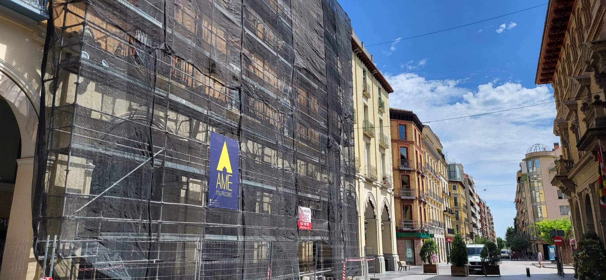 Los Porches de Galicia quedarán libres de andamios para las fiestas laurentinas.