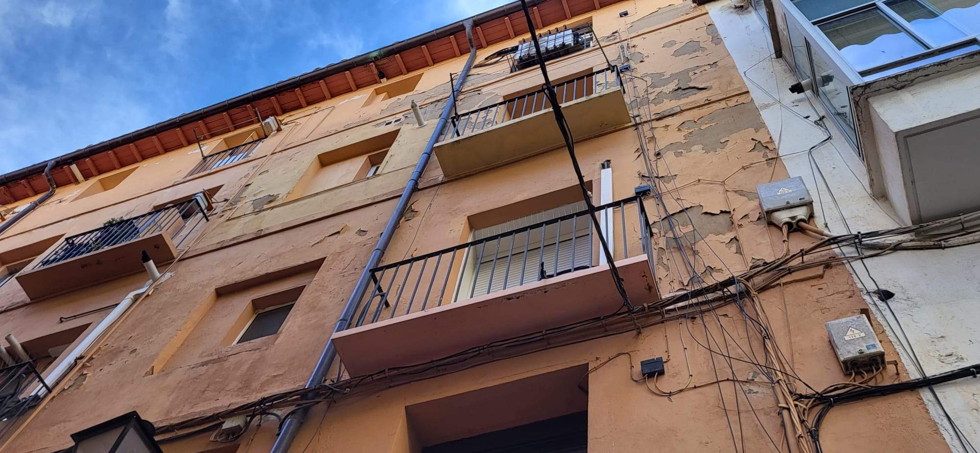 Estado de la fachada posterior del número 5 de los Porches de Galicia.