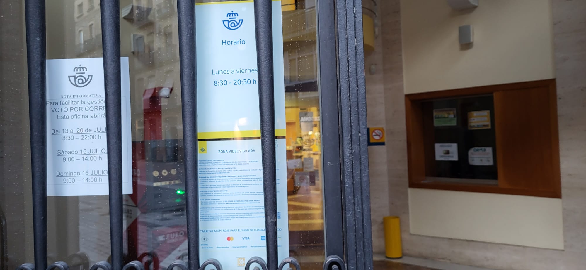 Correos amplia su horario para facilitar el voto por correo.