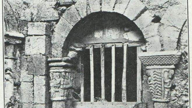 Detalle del Claustro de la Colegiata de Alquézar en 1922. Detalle del Claustro de la Colegiata de Alquézar en 1922.