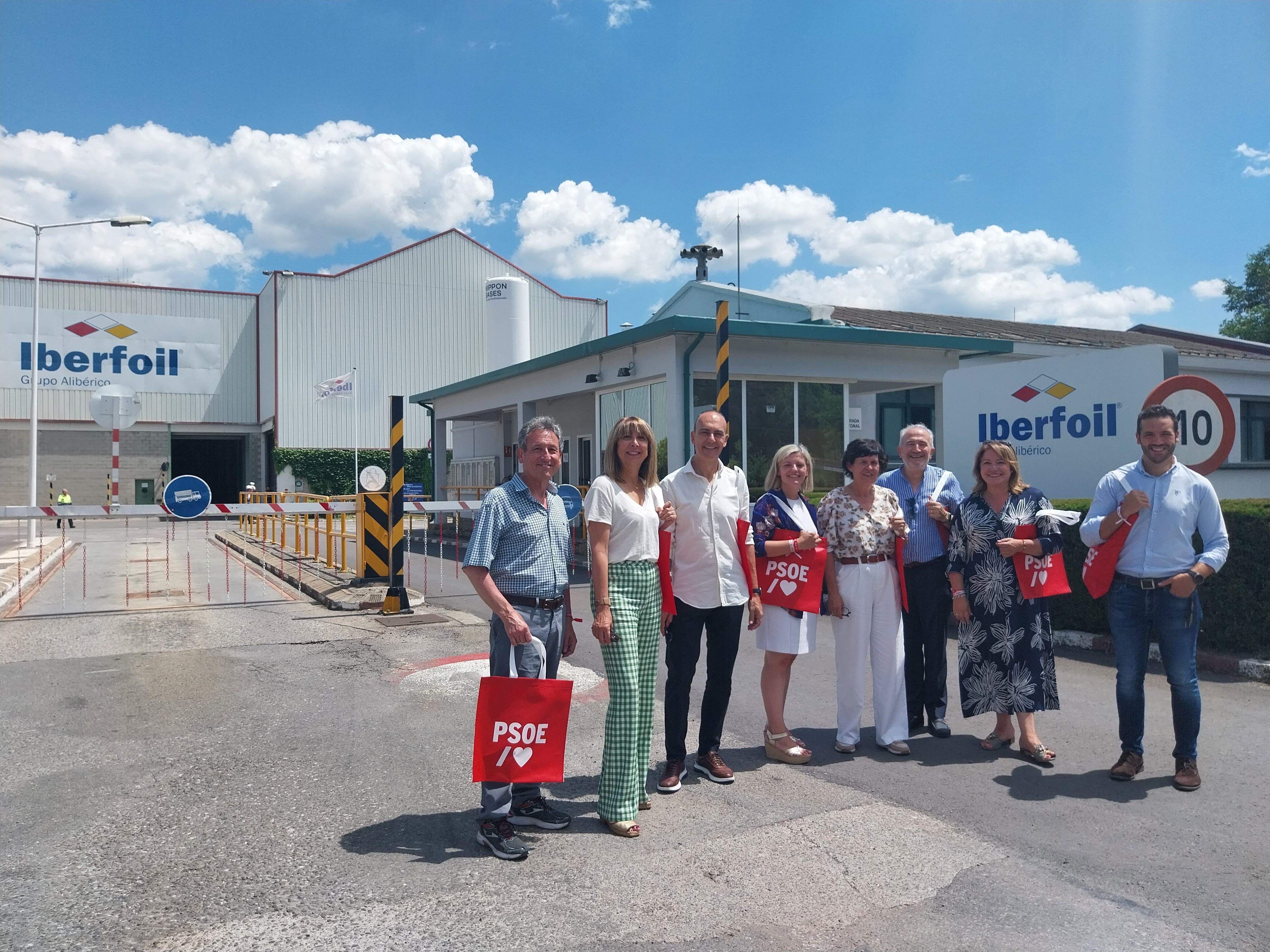 Los candidatos al Congreso y Senado durante su visita a Sabiñánigo.