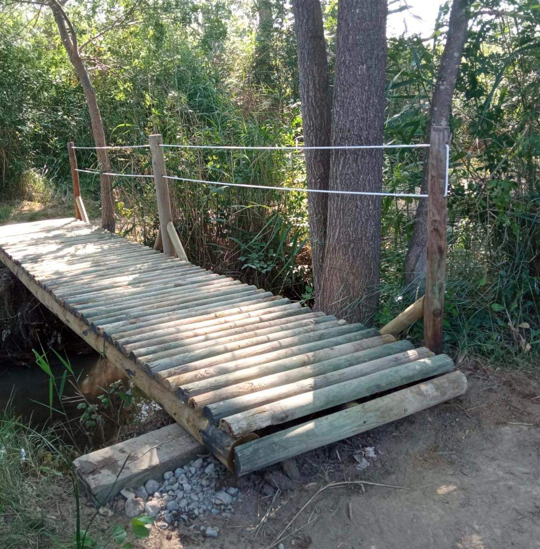 Pasarela sobre el río Isuela en las fuentes de Marcelo.