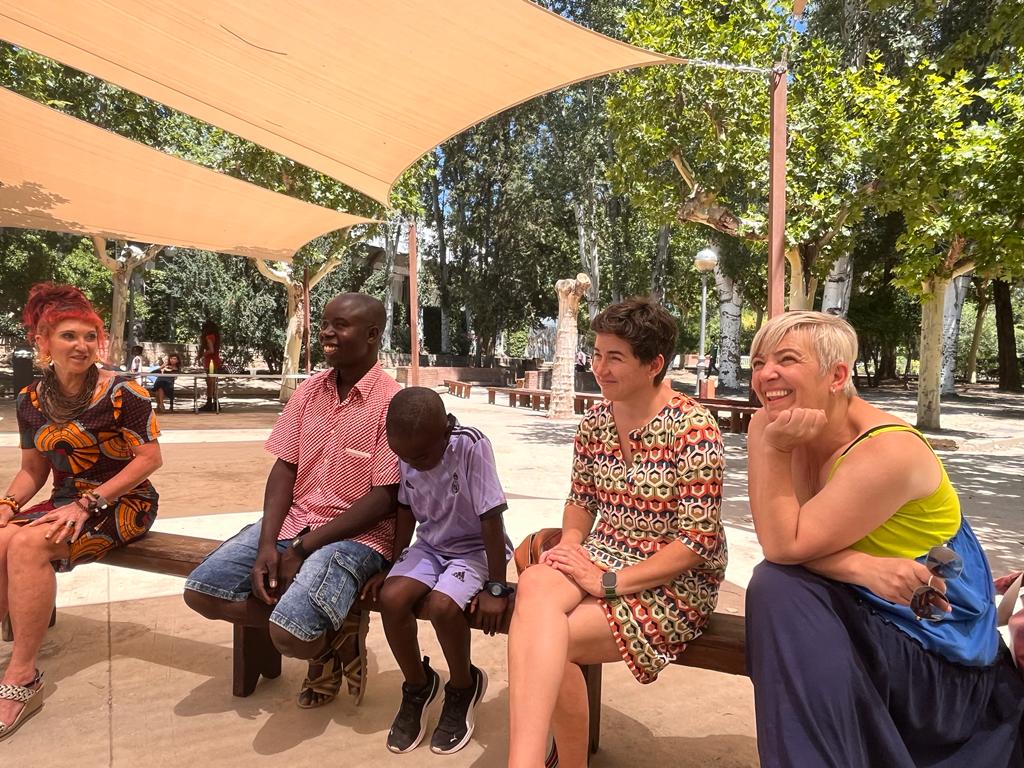 Fiesta de la diversidad cultural en el parque Miguel Servet de Huesca.