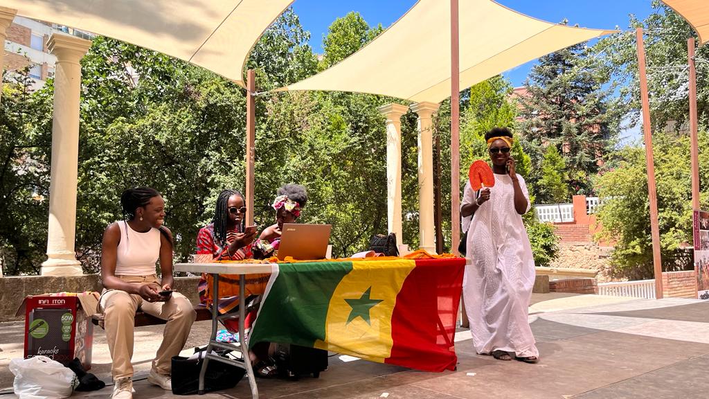 Fiesta de la diversidad cultural en el parque Miguel Servet de Huesca.