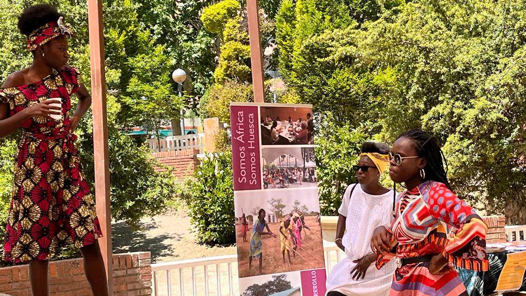 Fiesta de la diversidad cultural en el parque Miguel Servet de Huesca.