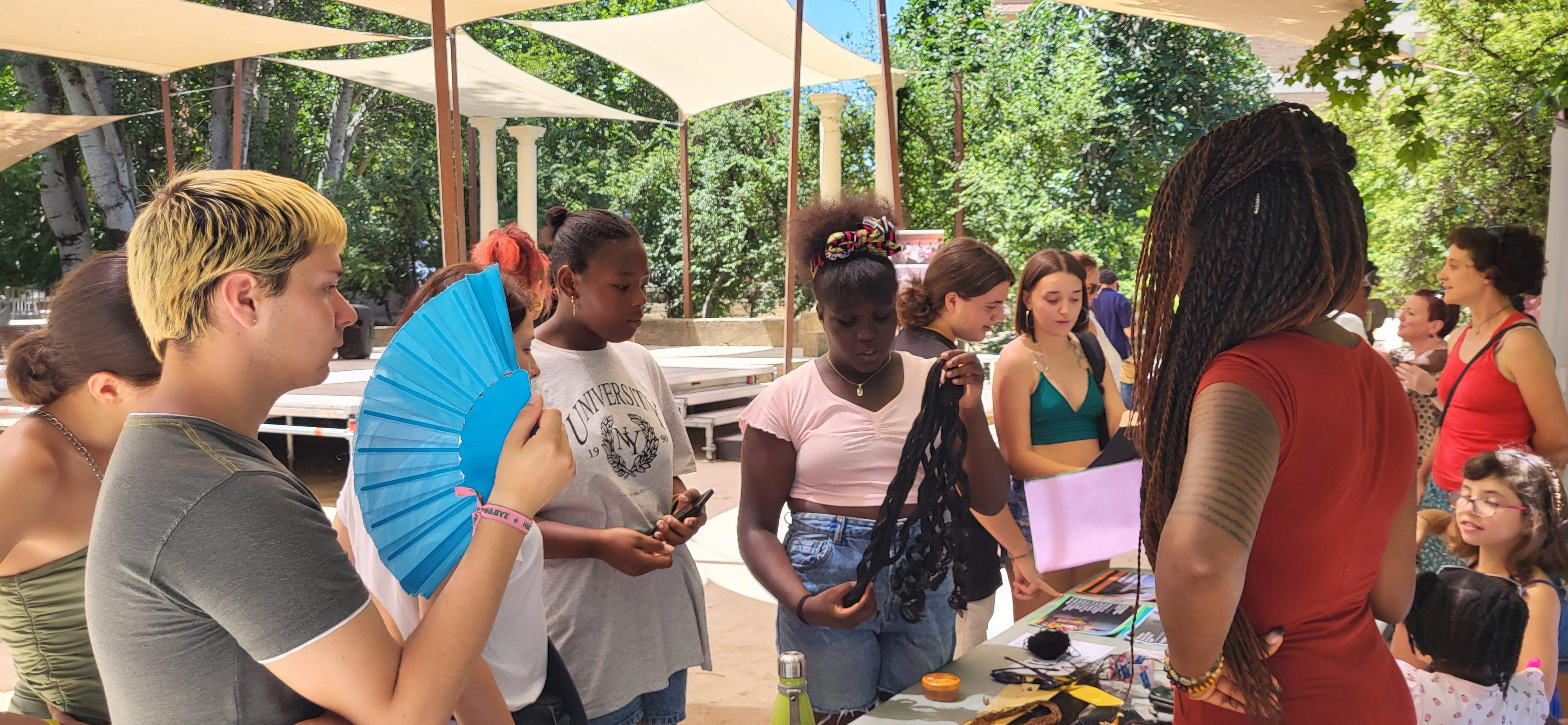 Fiesta de la diversidad cultural en el parque Miguel Servet de Huesca.
