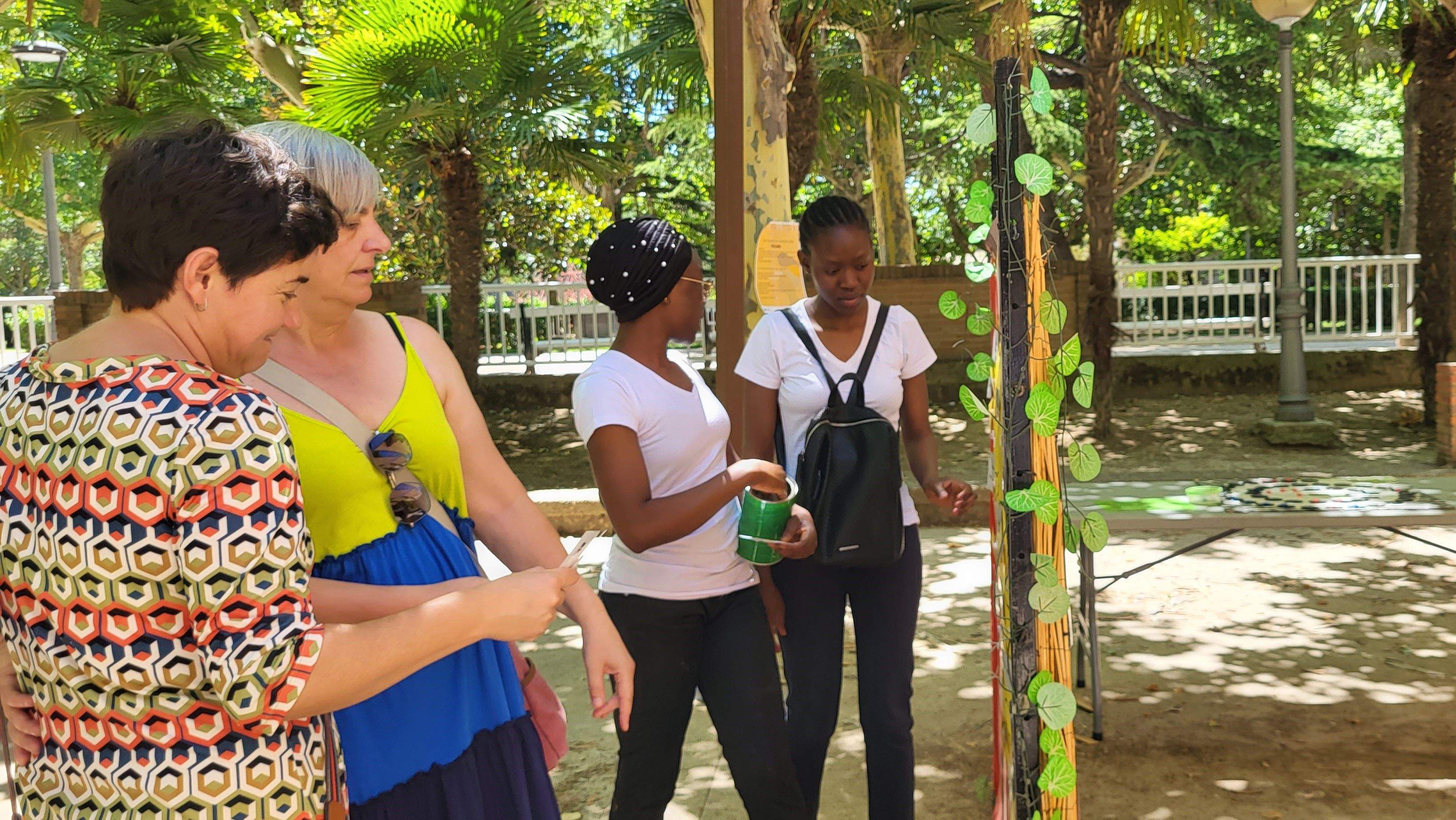 Fiesta de la diversidad cultural en el parque Miguel Servet de Huesca.