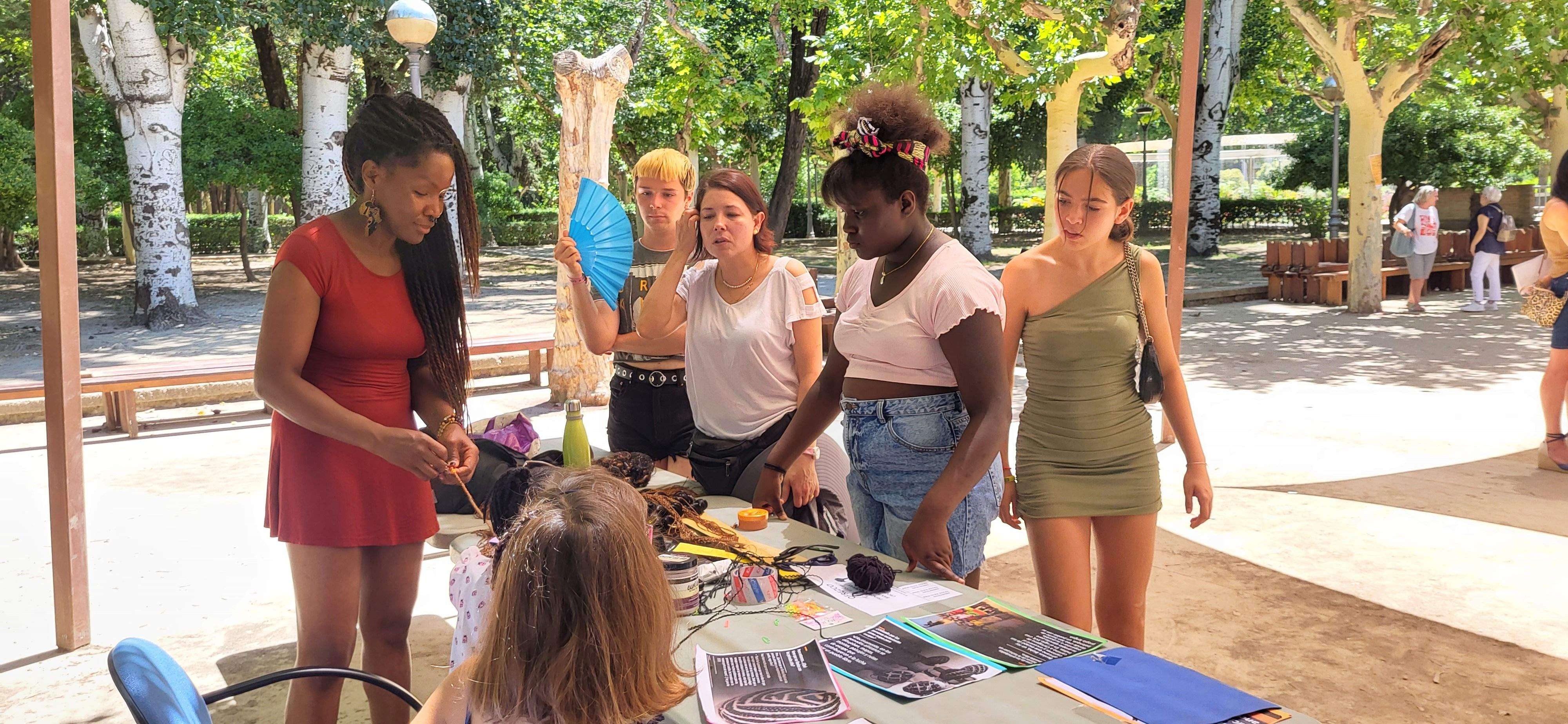 Fiesta de la diversidad cultural en el parque Miguel Servet de Huesca.
