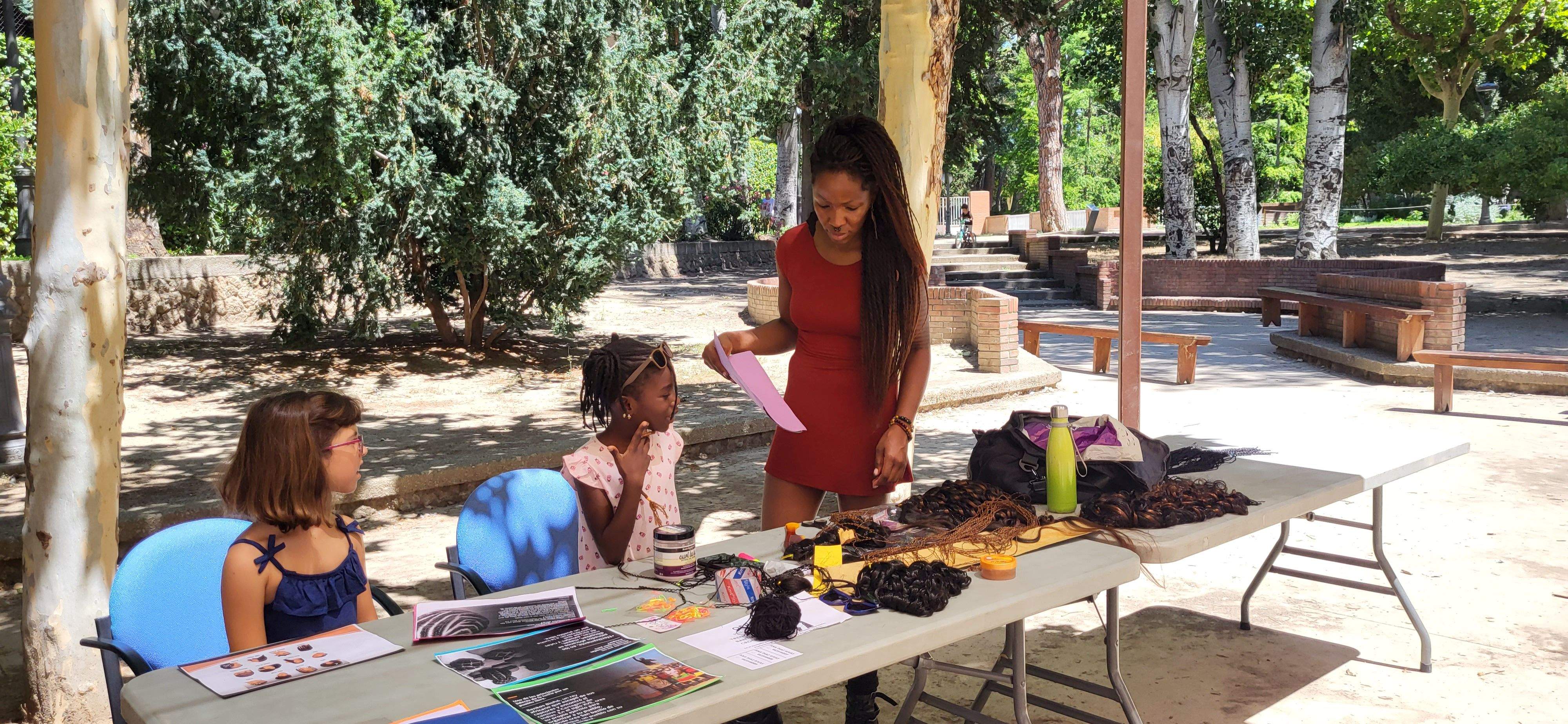 Fiesta de la diversidad cultural en el parque Miguel Servet de Huesca.