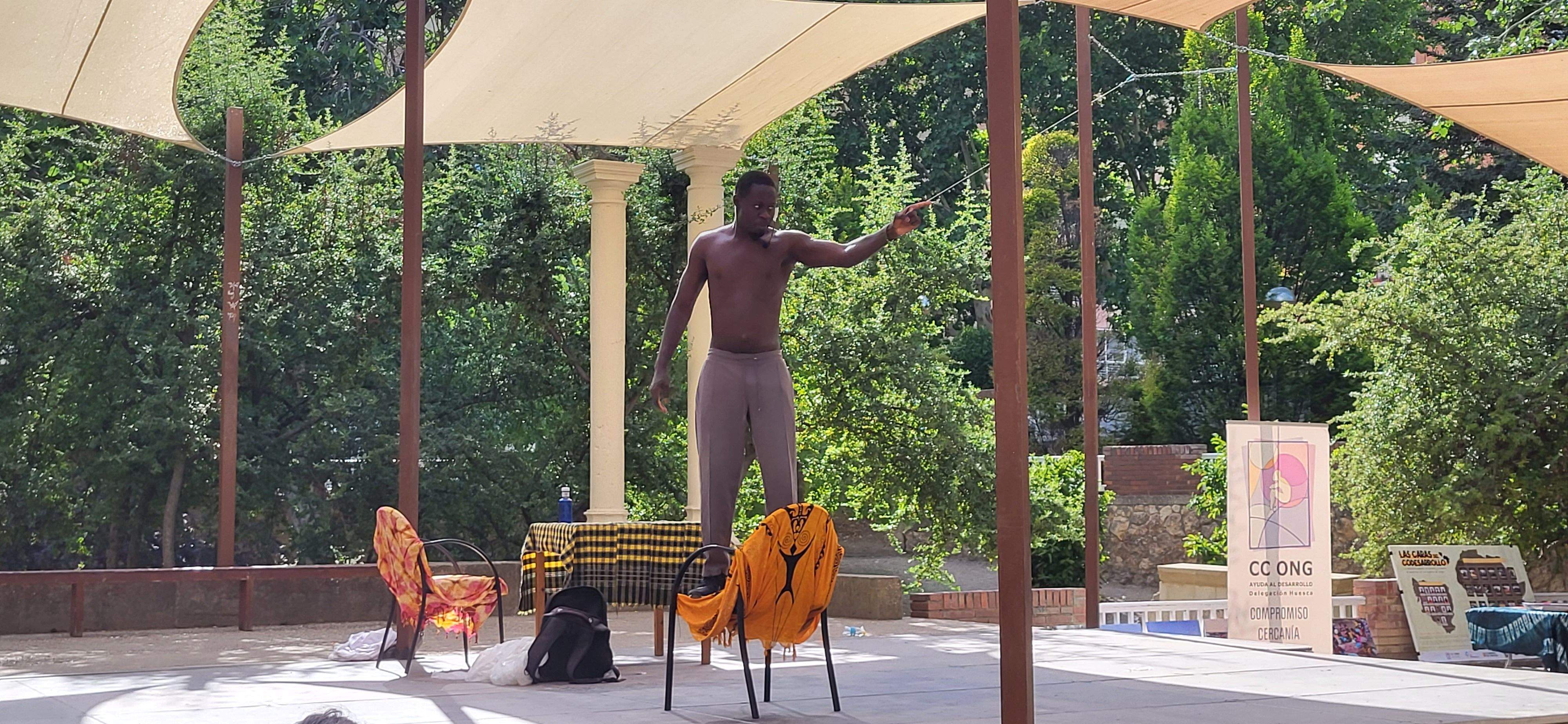 Actuación de Thimbo Samb en el Teatro Griego del parque Miguel Servet.