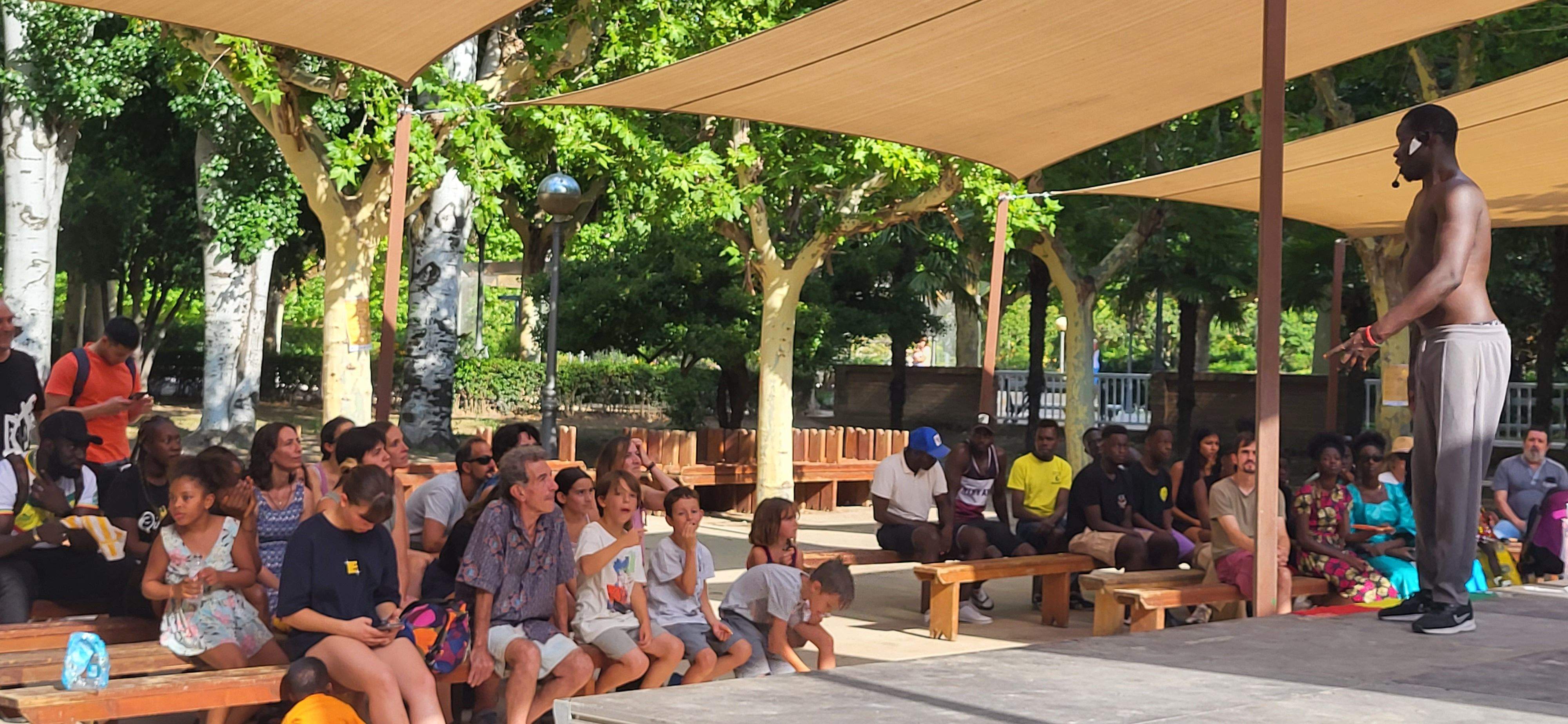 Actuación de Thimbo Samb en el Teatro Griego del parque Miguel Servet.