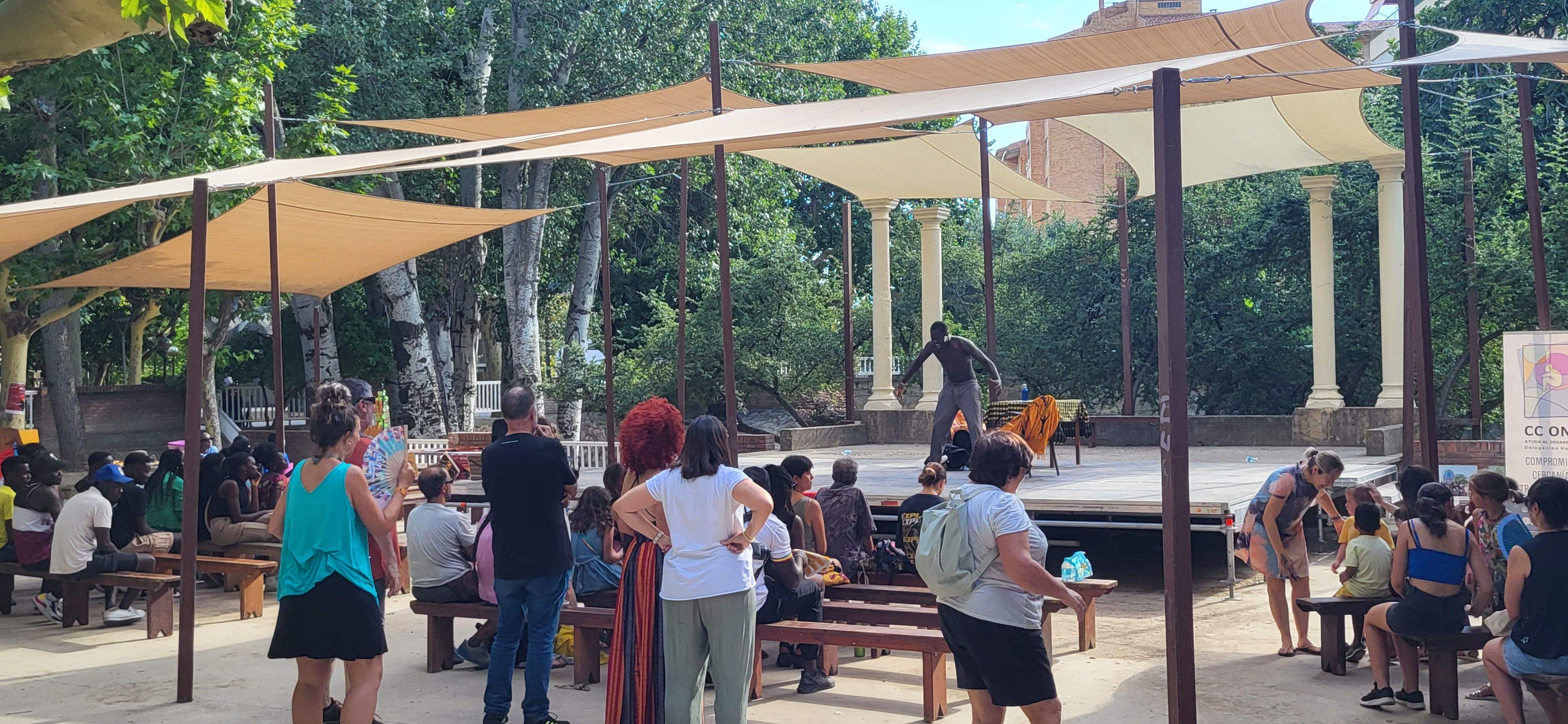 Actuación de Thimbo Samb en el Teatro Griego del parque Miguel Servet.