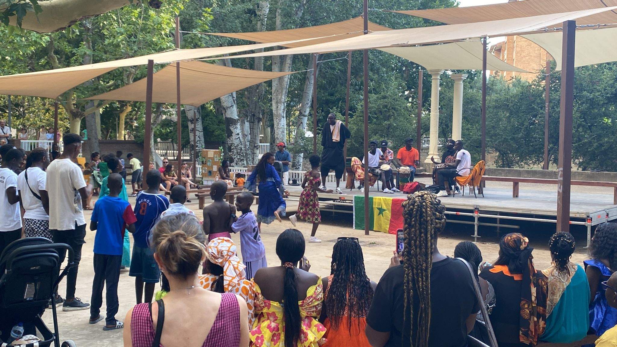 Fiesta de la diversidad cultural en el parque Miguel Servet de Huesca.