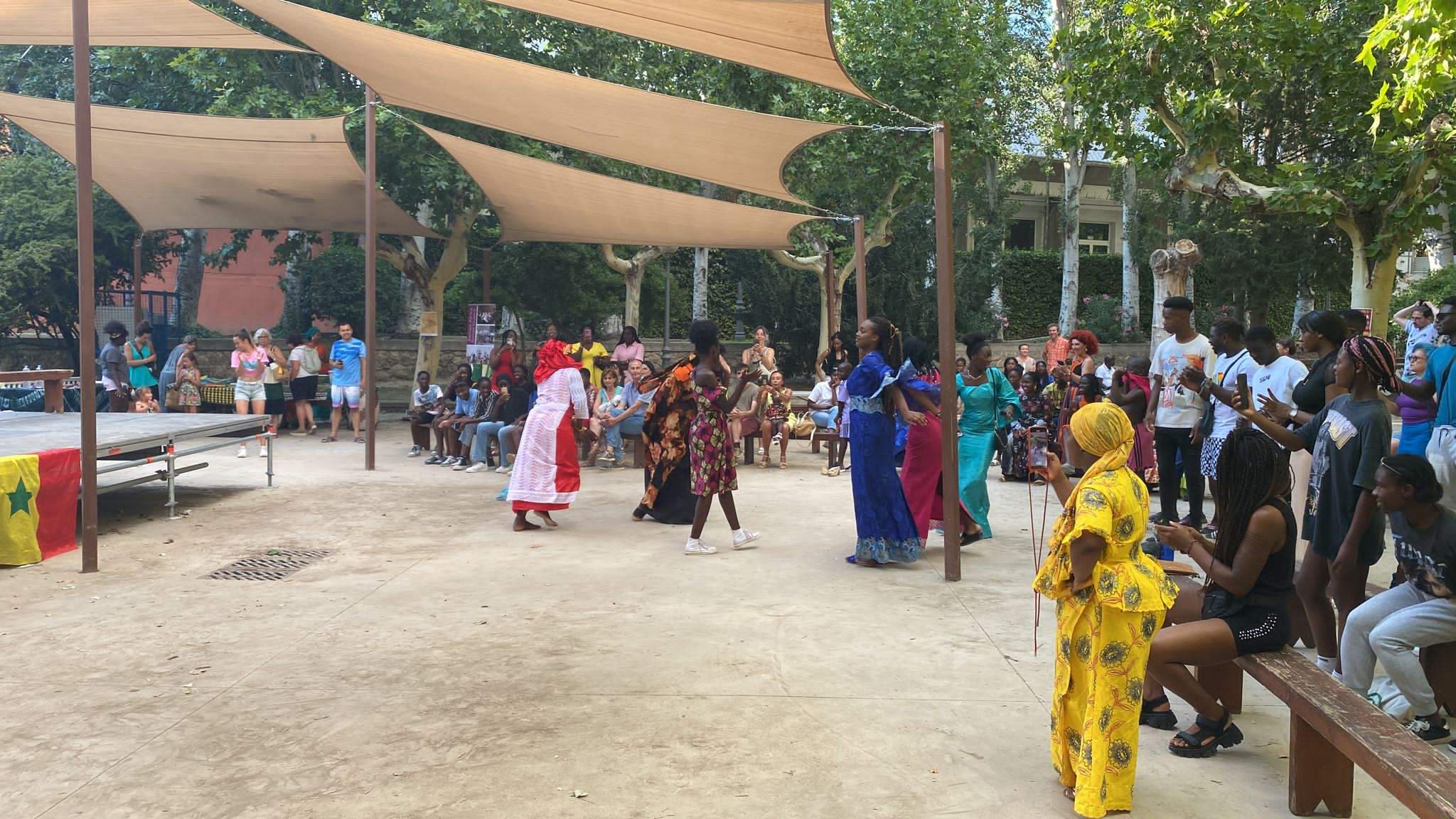 Fiesta de la diversidad cultural en el parque Miguel Servet de Huesca.