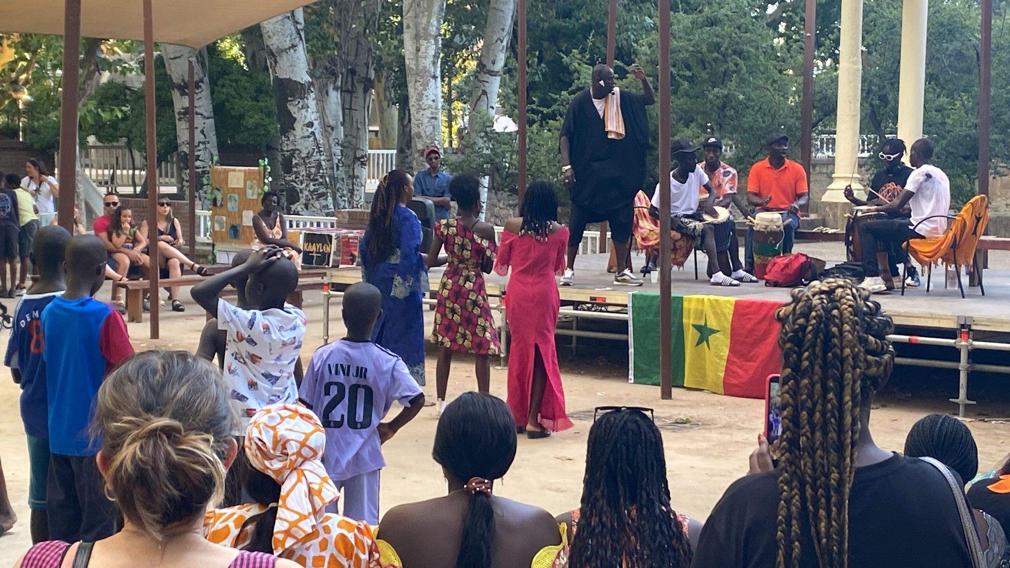 Fiesta de la diversidad cultural en el parque Miguel Servet de Huesca.