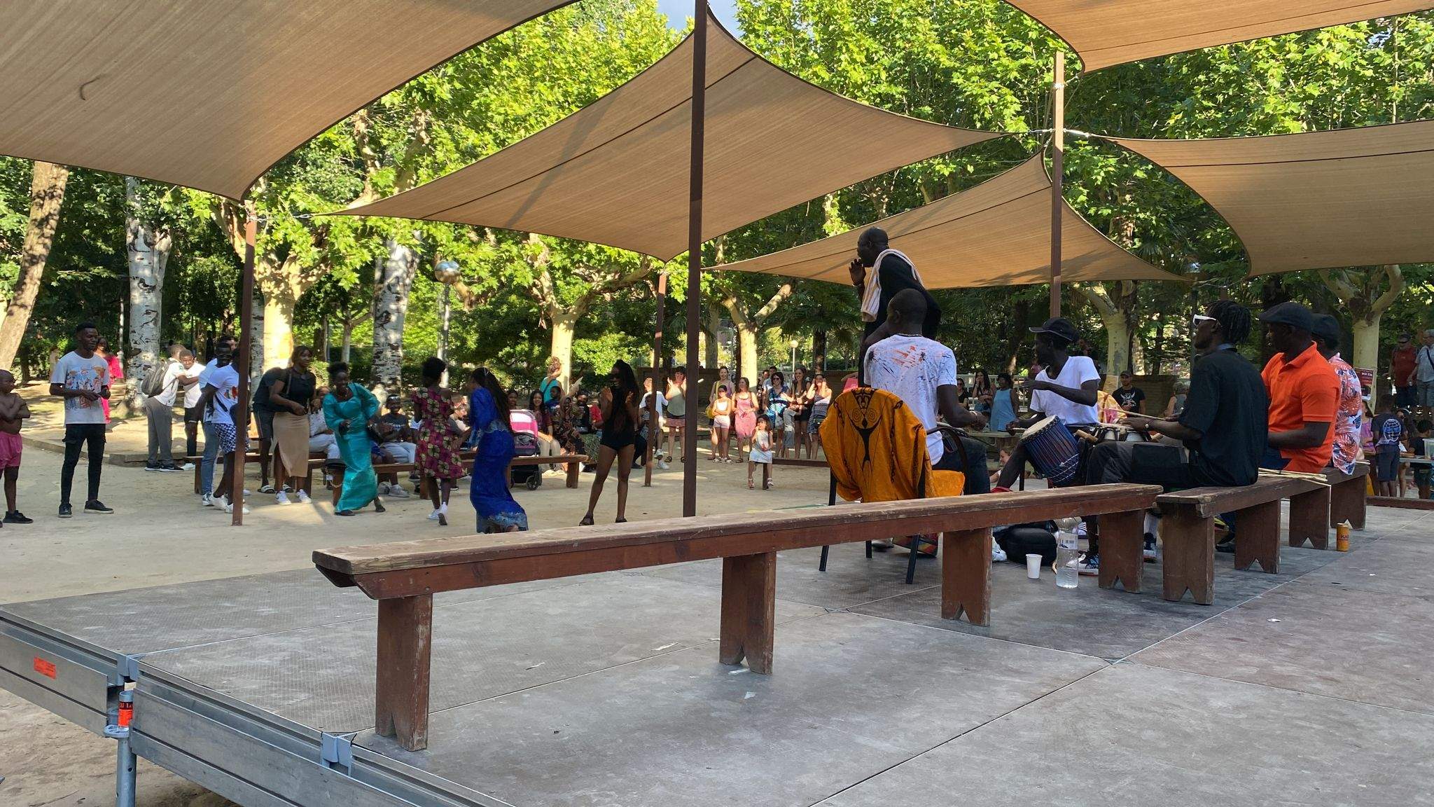Fiesta de la diversidad cultural en el parque Miguel Servet de Huesca.