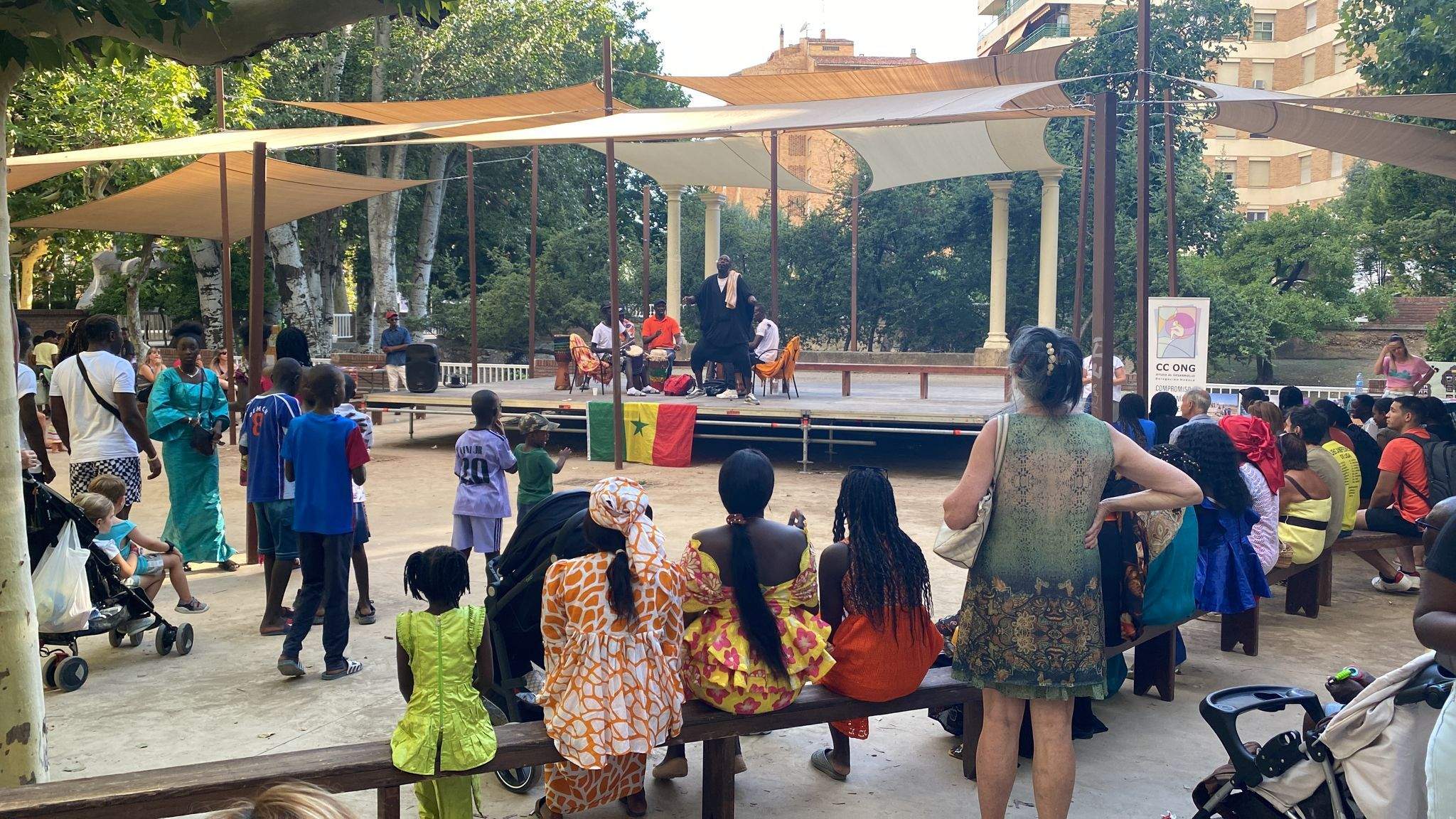 Fiesta de la diversidad cultural en el parque Miguel Servet de Huesca.