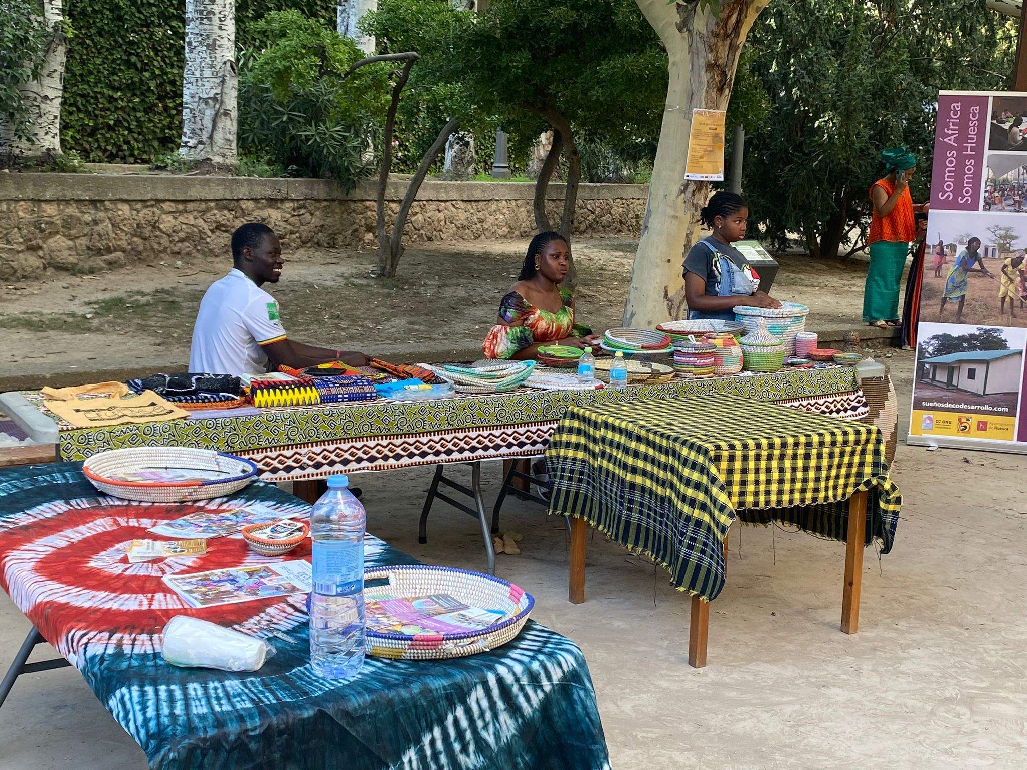 Fiesta de la diversidad cultural en el parque Miguel Servet de Huesca.