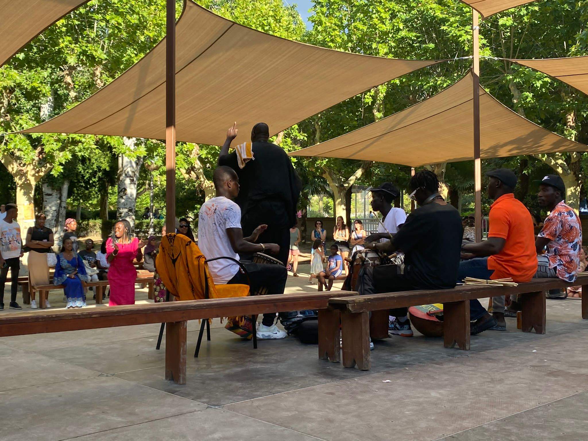 Fiesta de la diversidad cultural en el parque Miguel Servet de Huesca.