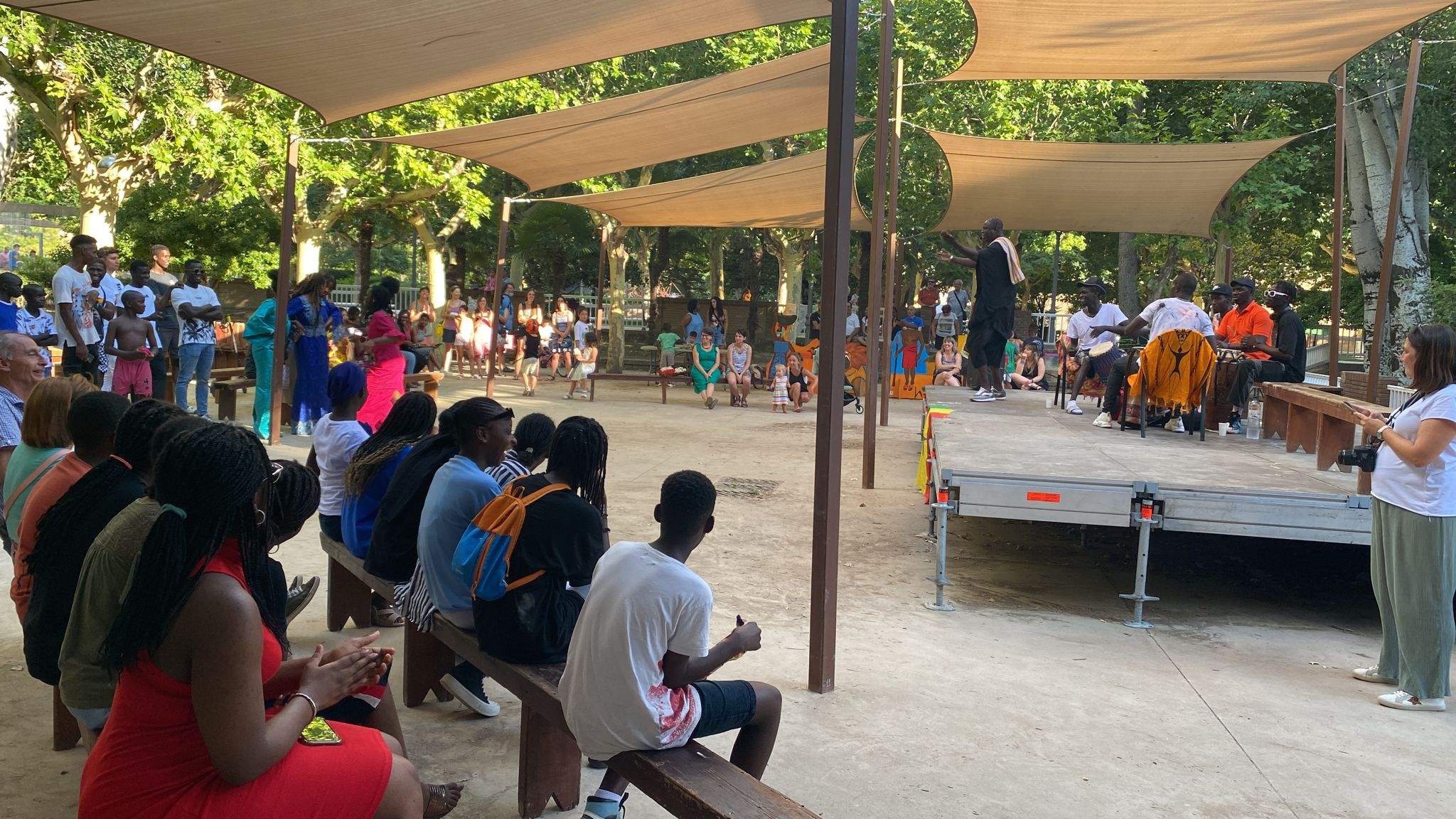 Fiesta de la diversidad cultural en el parque Miguel Servet de Huesca.