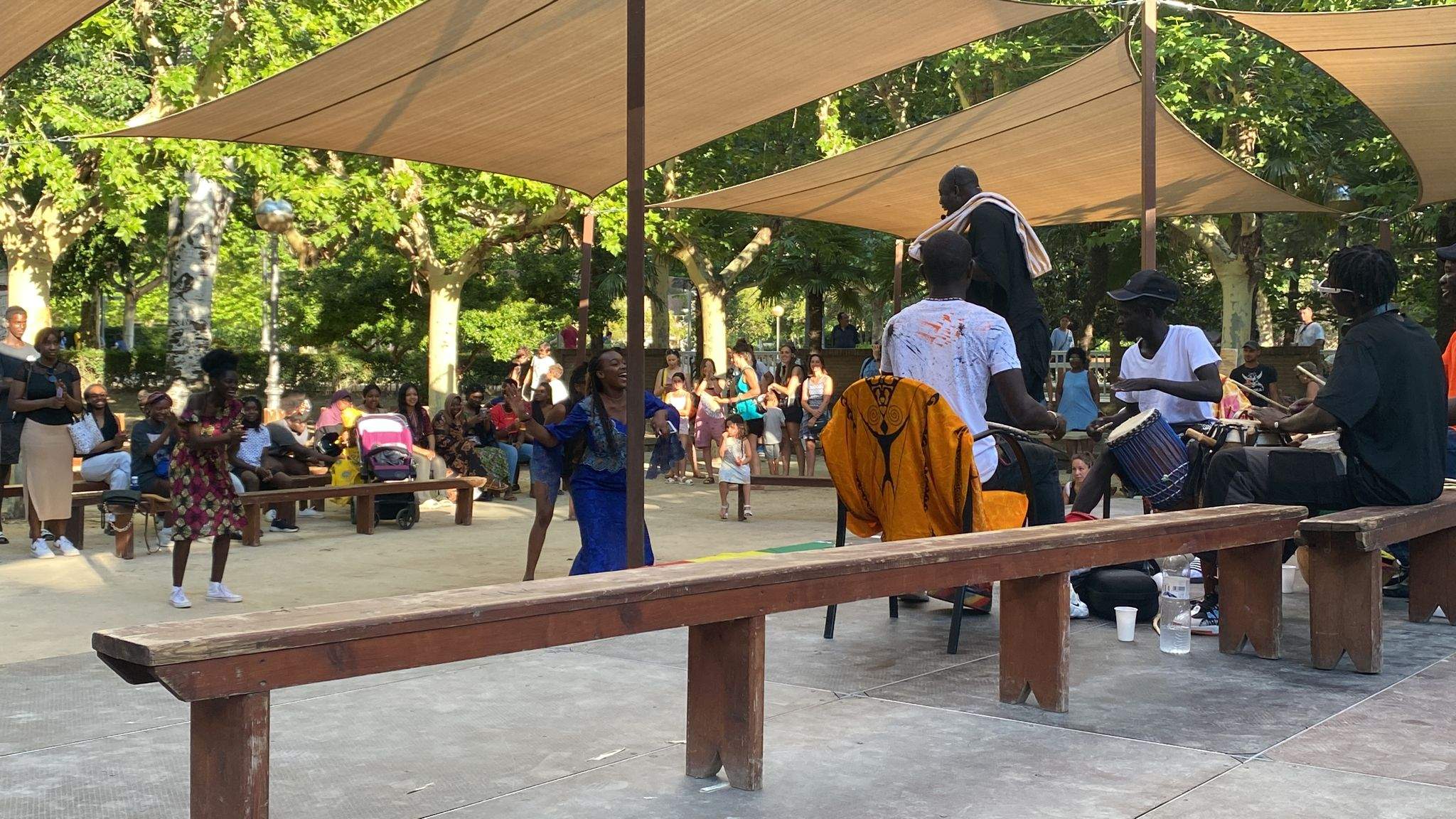 Fiesta de la diversidad cultural en el parque Miguel Servet de Huesca.