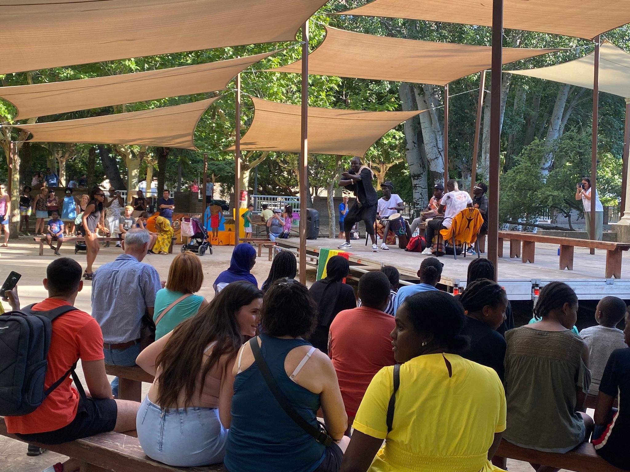 Fiesta de la diversidad cultural en el parque Miguel Servet de Huesca.
