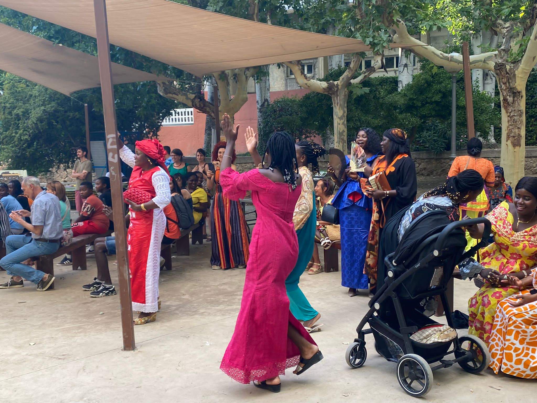 Fiesta de la diversidad cultural en el parque Miguel Servet de Huesca.
