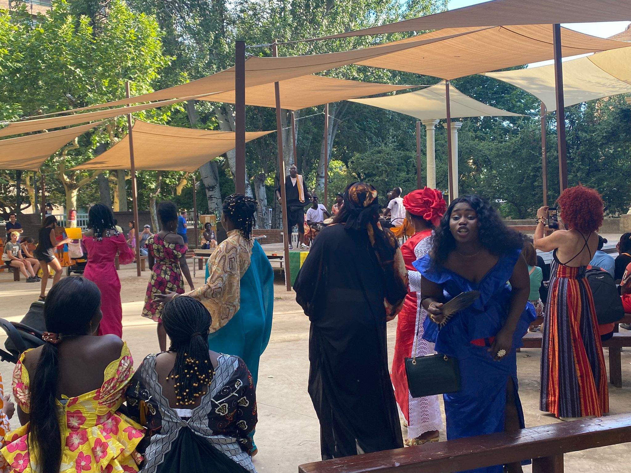 Fiesta de la diversidad cultural en el parque Miguel Servet de Huesca.