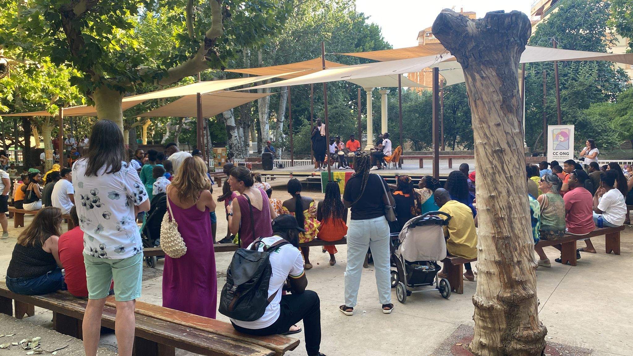 Fiesta de la diversidad cultural en el parque Miguel Servet de Huesca.