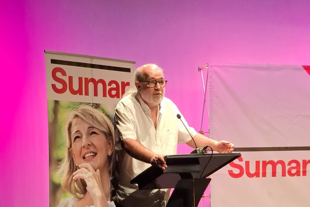 Vicente Guerrero, candidato de Sumar por Huesca, durante su intervención en el acto central de campaña.